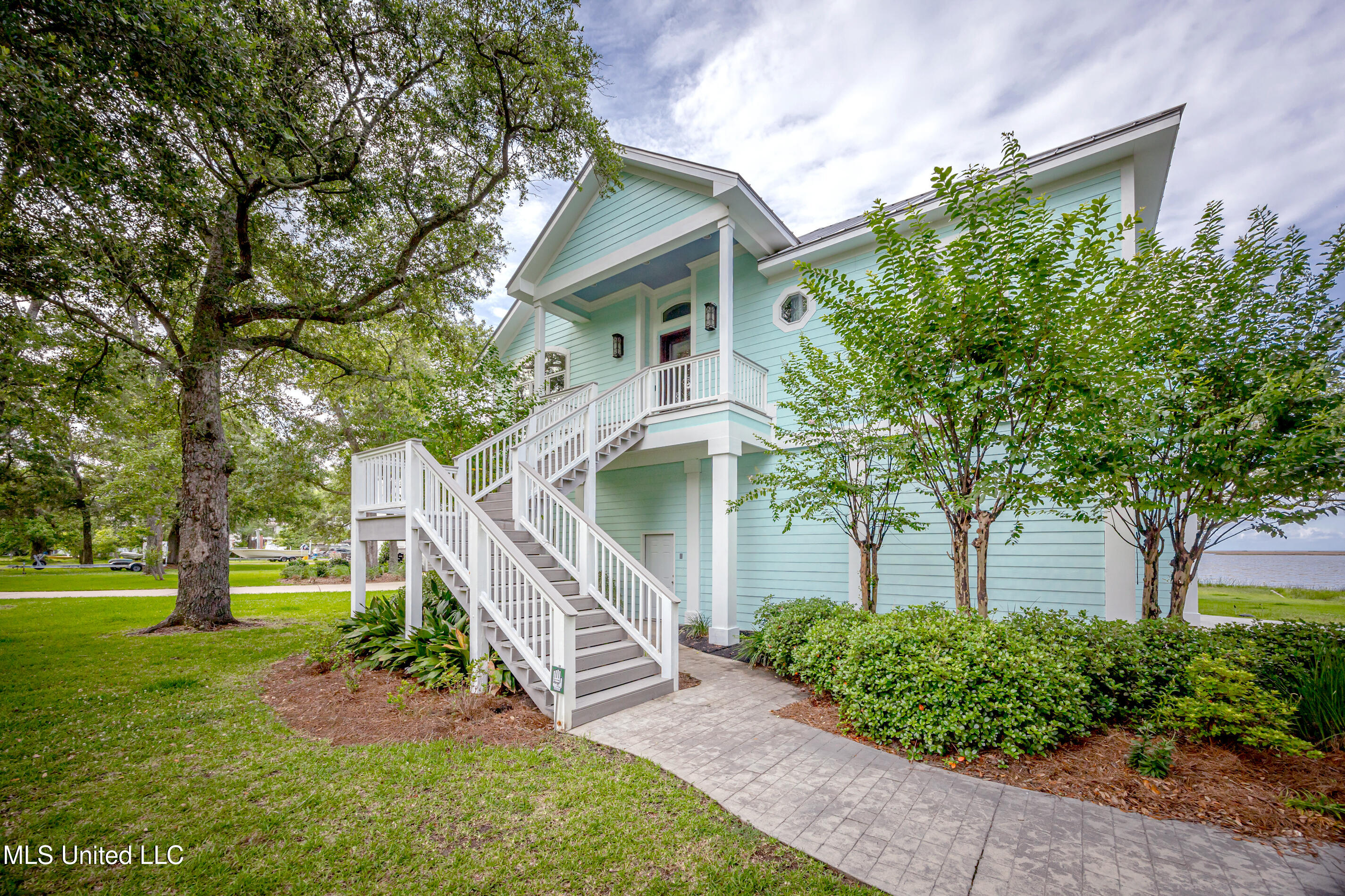 10805 Eagle Nest Road Property Photo 2