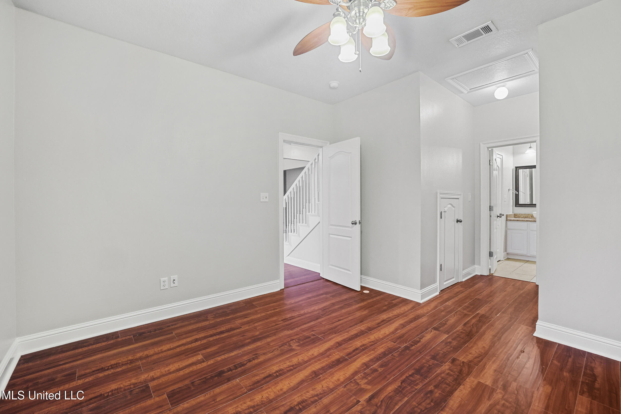 1817 Shelby Lane Property Photo 6
