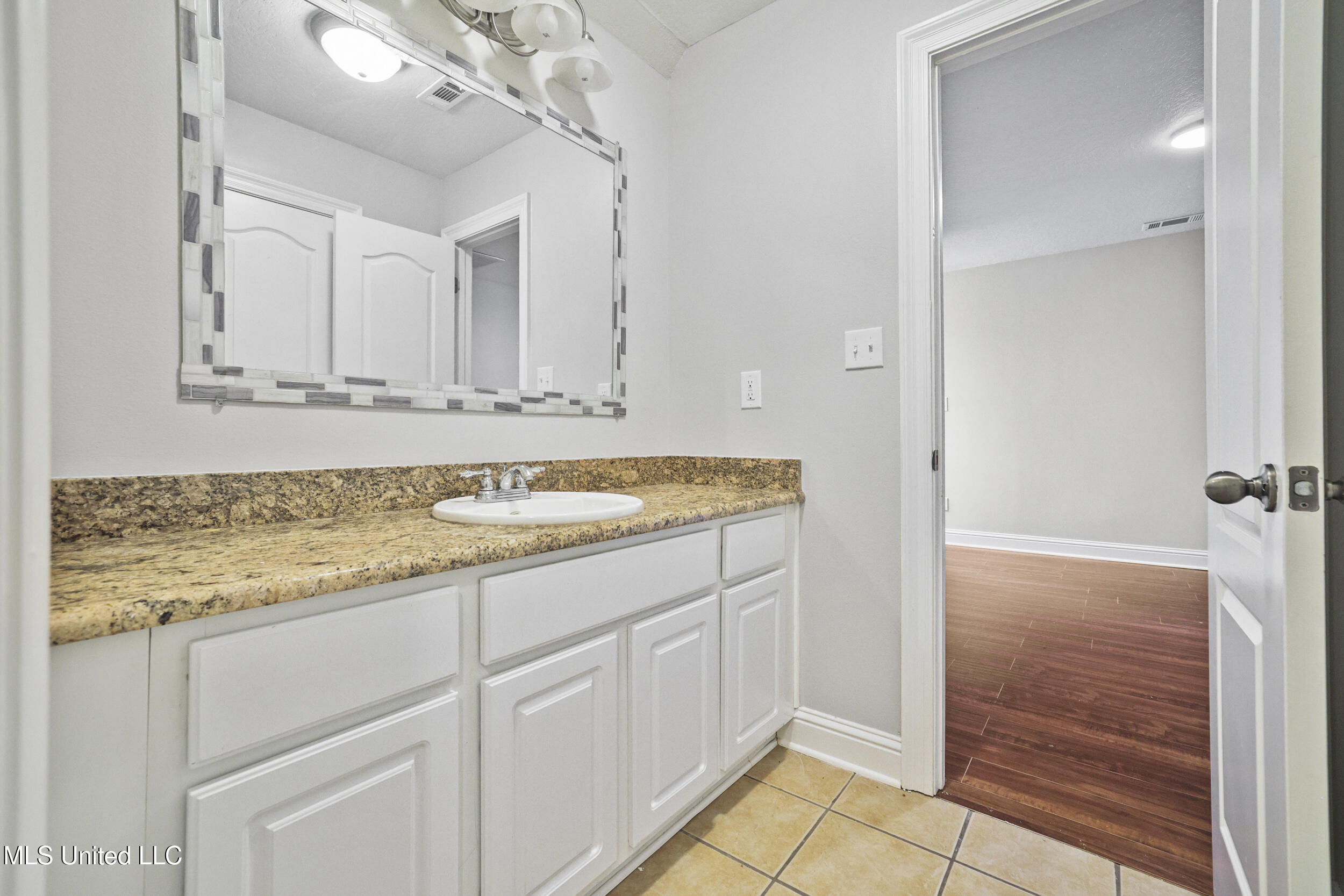 1817 Shelby Lane Property Photo 41