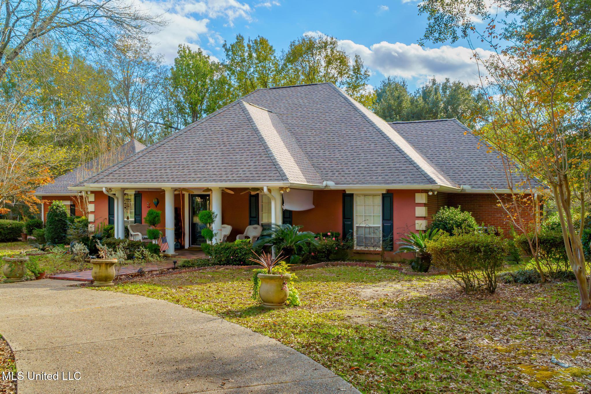 4519 Highway 589 Property Photo 1