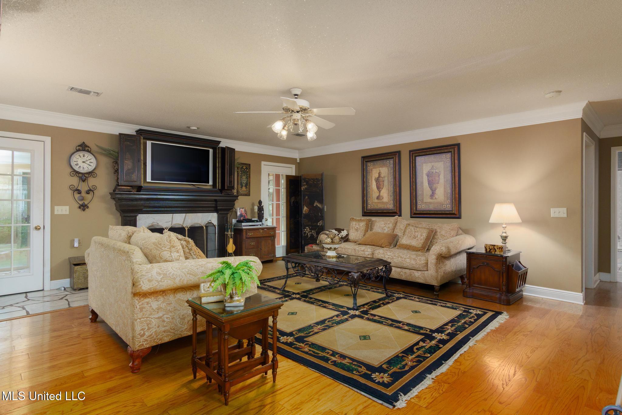 4519 Highway 589 Property Photo 8