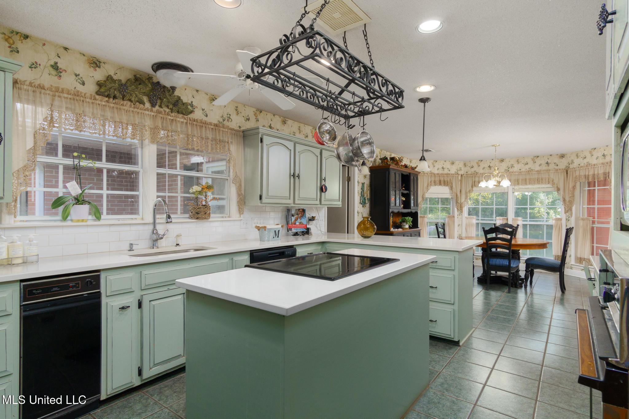 4519 Highway 589 Property Photo 10
