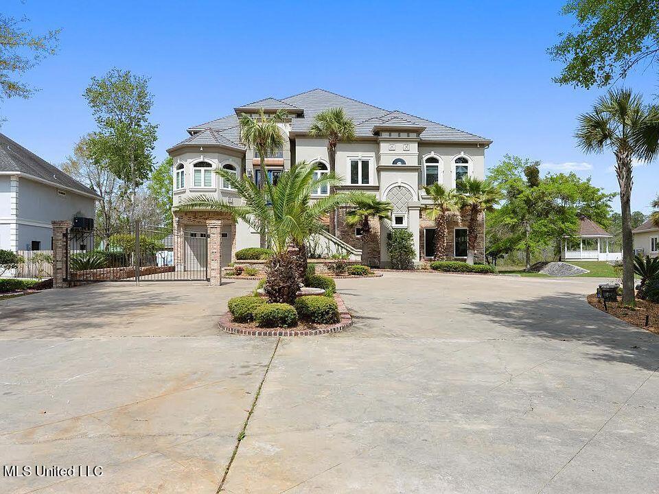 8230 Maunalani Place Property Photo 1