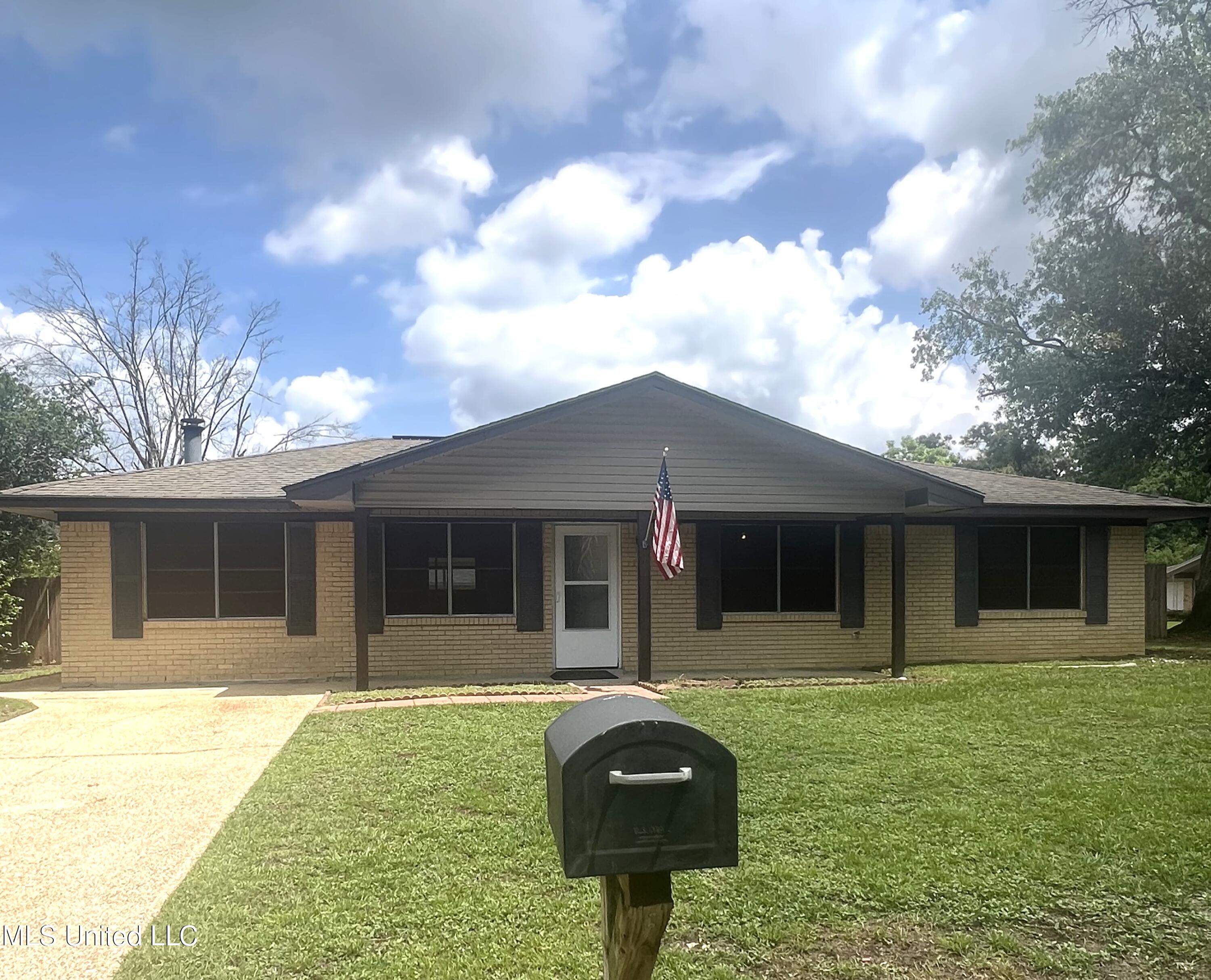 121 James Drive Property Photo 1