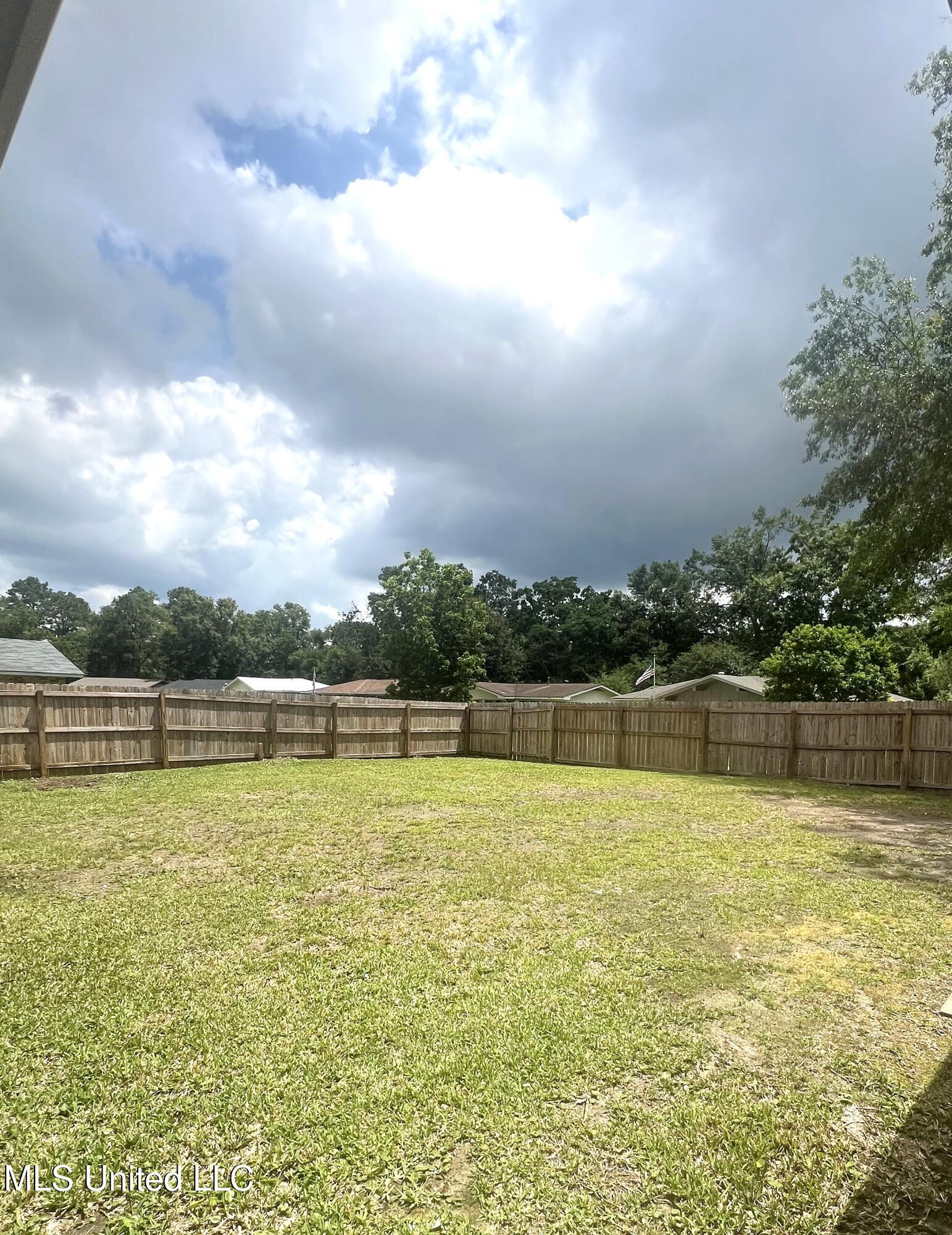 121 James Drive Property Photo 3