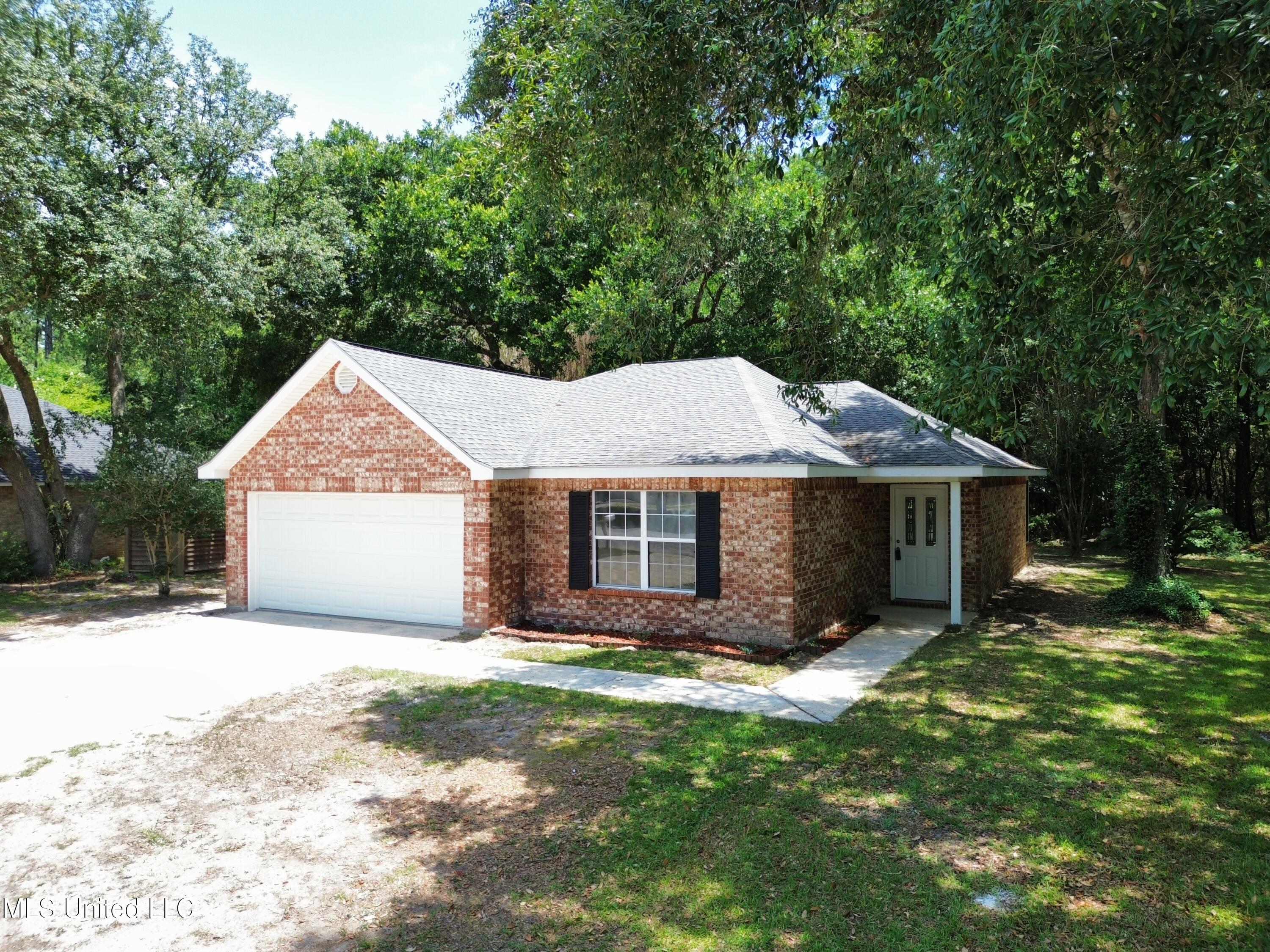 1812 Burnt Oak Drive Property Photo 2