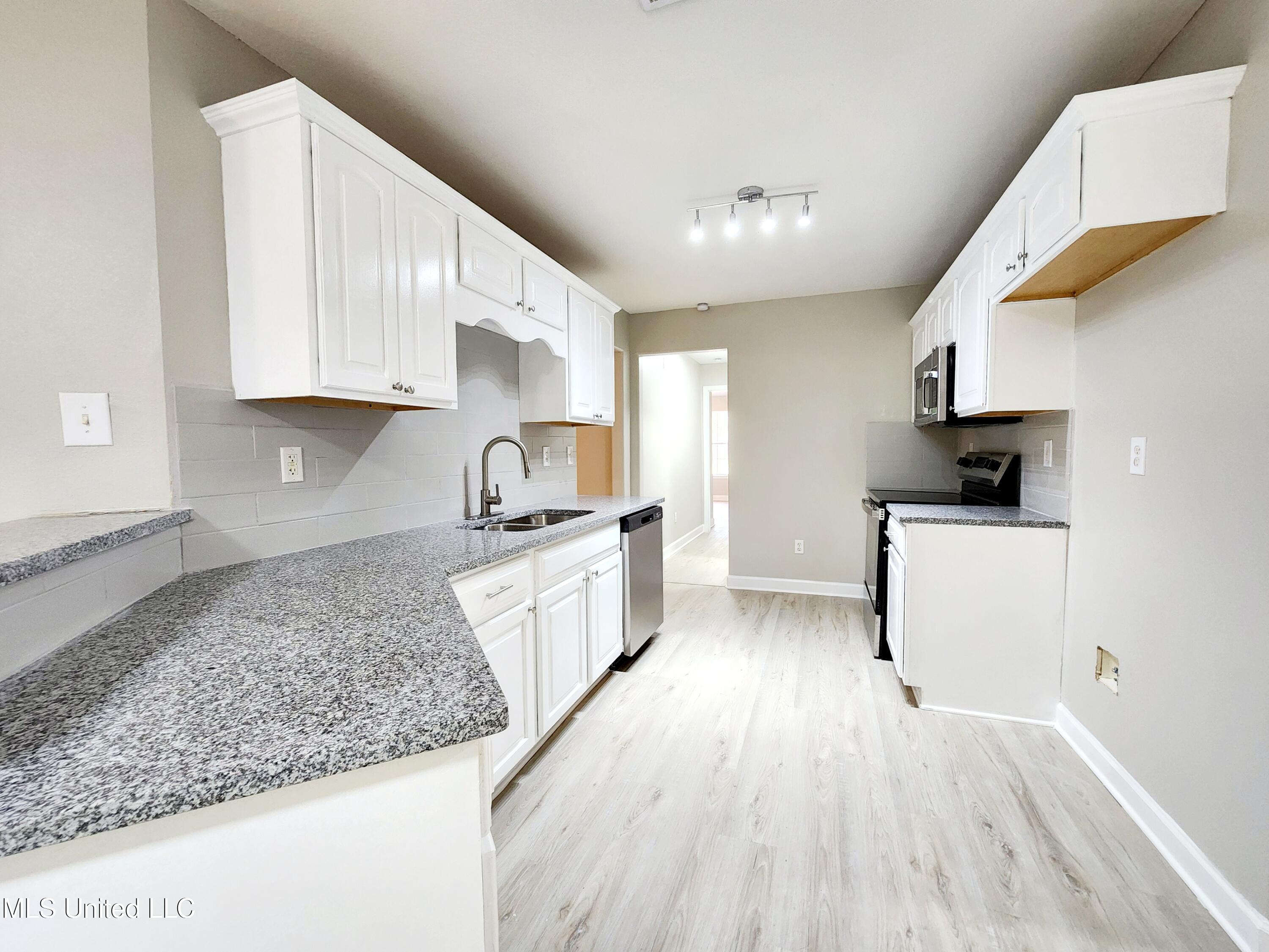 1812 Burnt Oak Drive Property Photo 16
