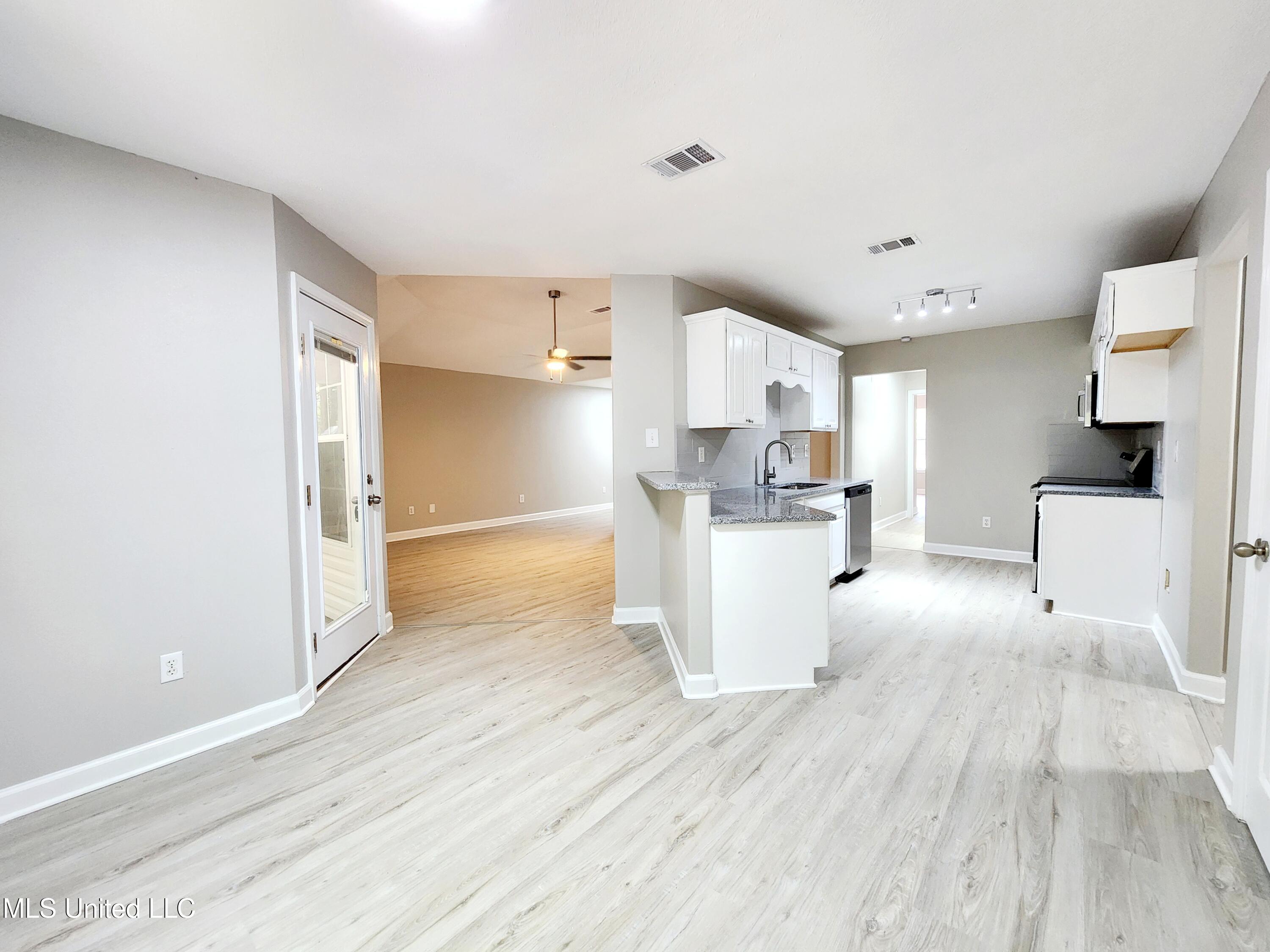 1812 Burnt Oak Drive Property Photo 17