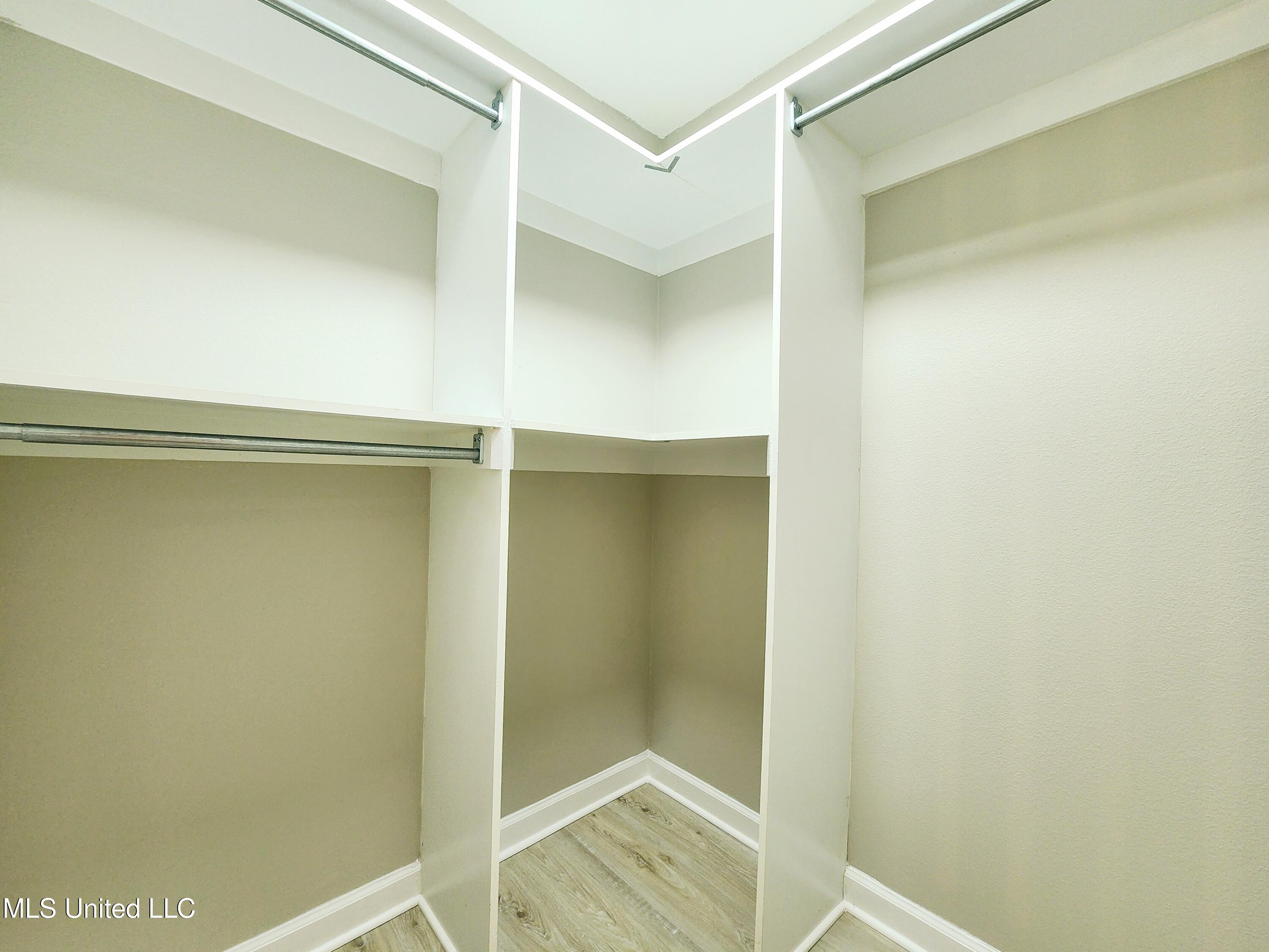 1812 Burnt Oak Drive Property Photo 24