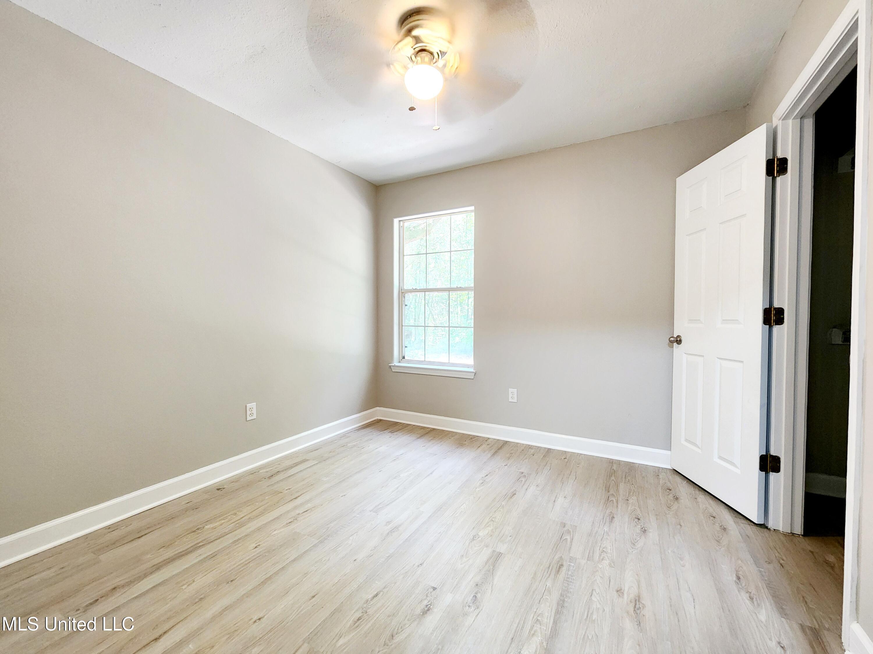 1812 Burnt Oak Drive Property Photo 27