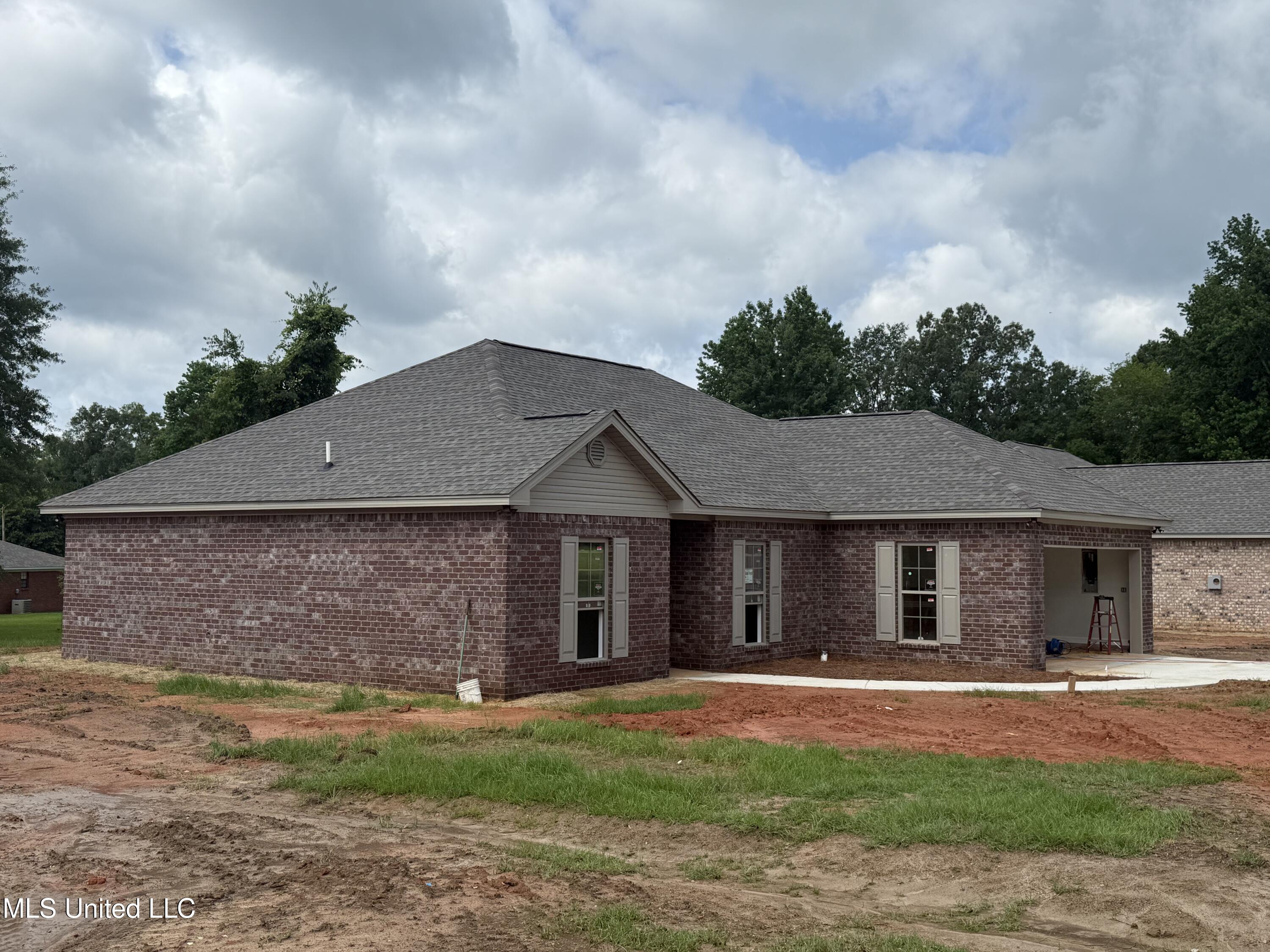 101 Caleb Cove Property Photo 1