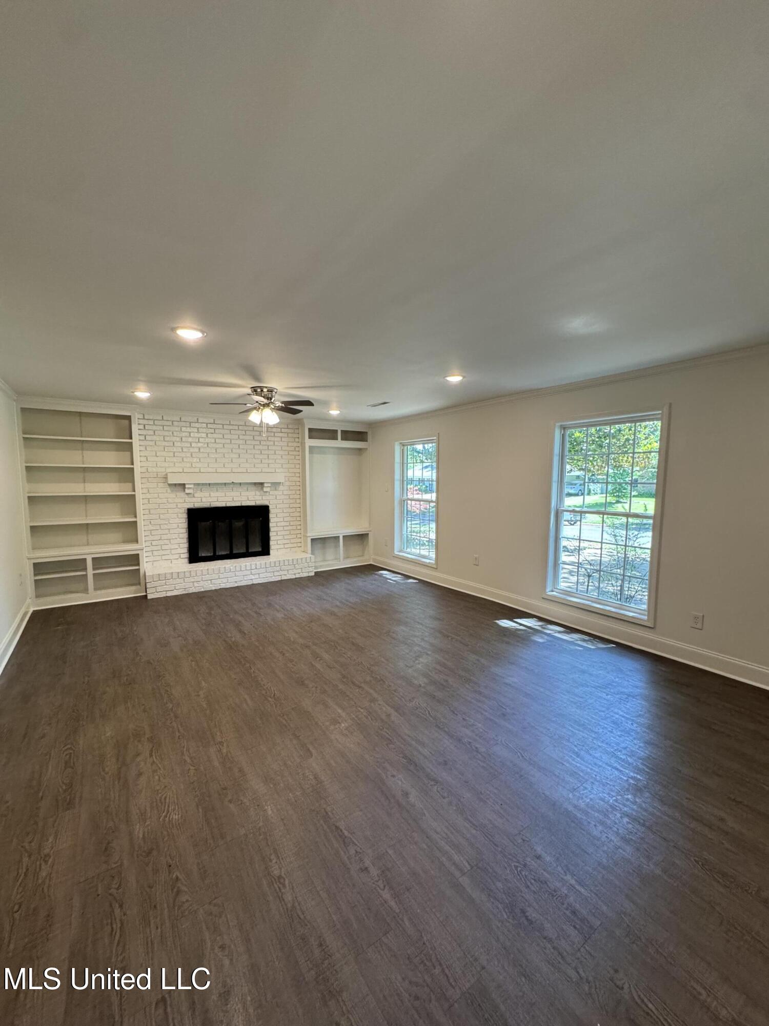 8327 Colonial Hills Cove Property Photo 8