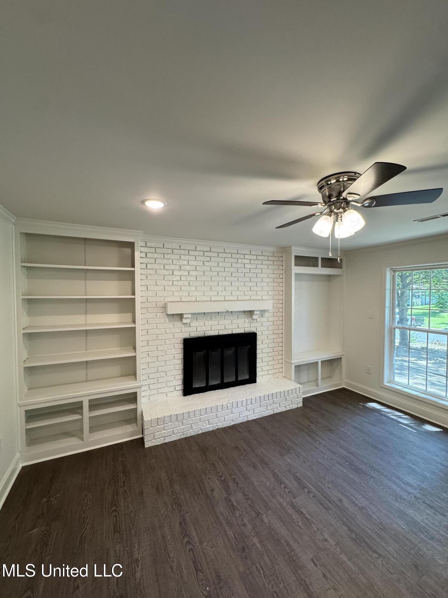 8327 Colonial Hills Cove Property Photo 9