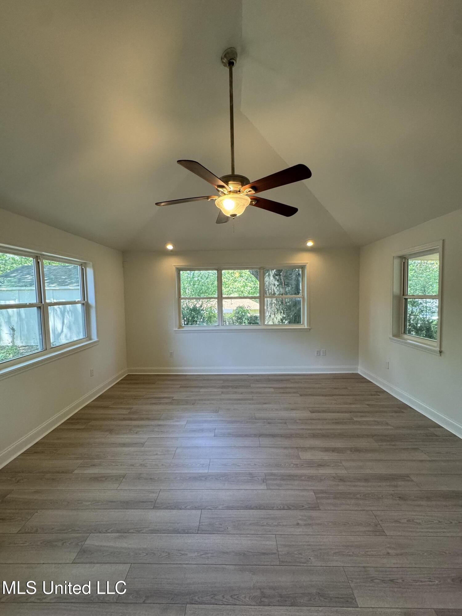 8327 Colonial Hills Cove Property Photo 11