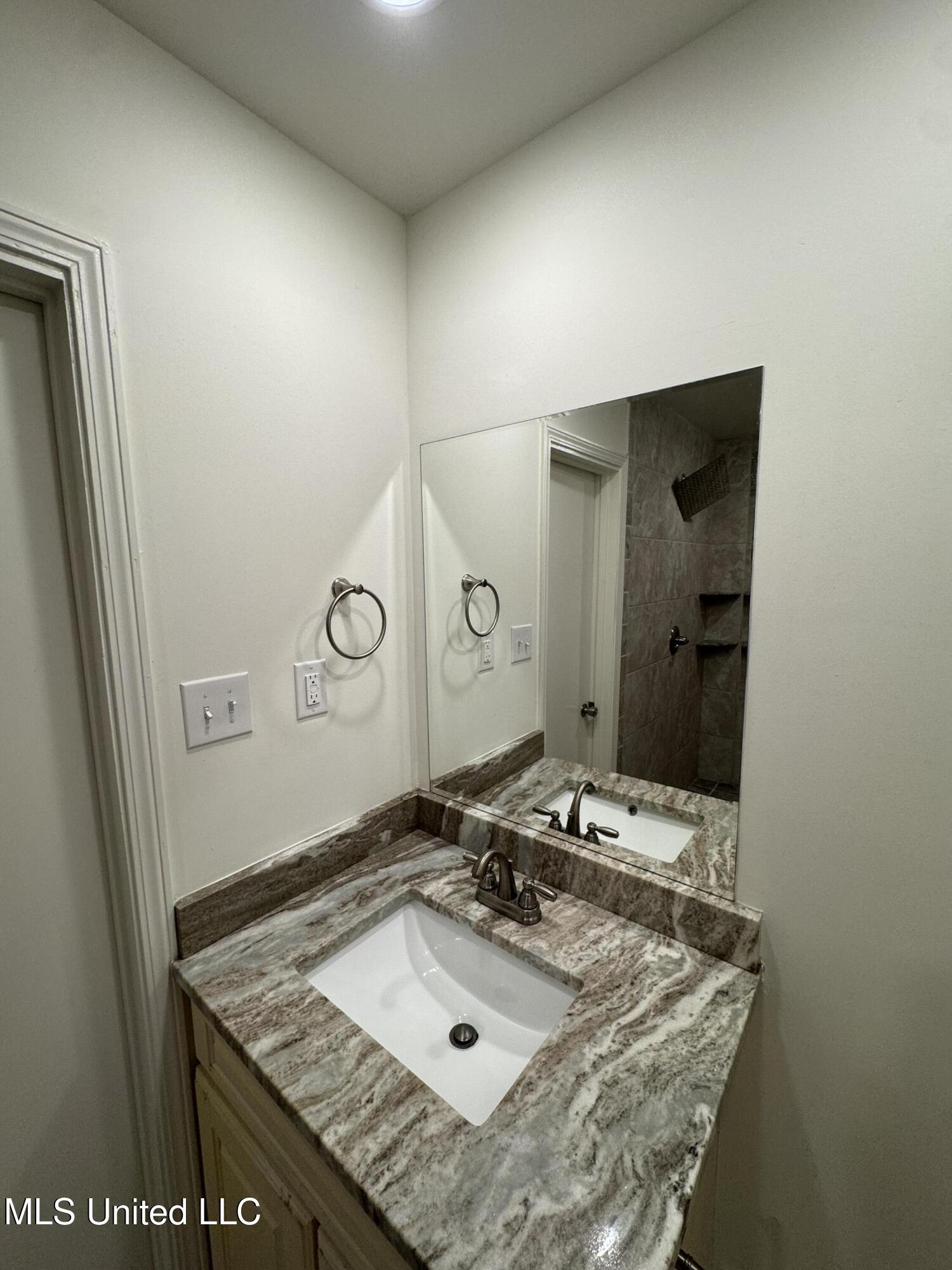 8327 Colonial Hills Cove Property Photo 12