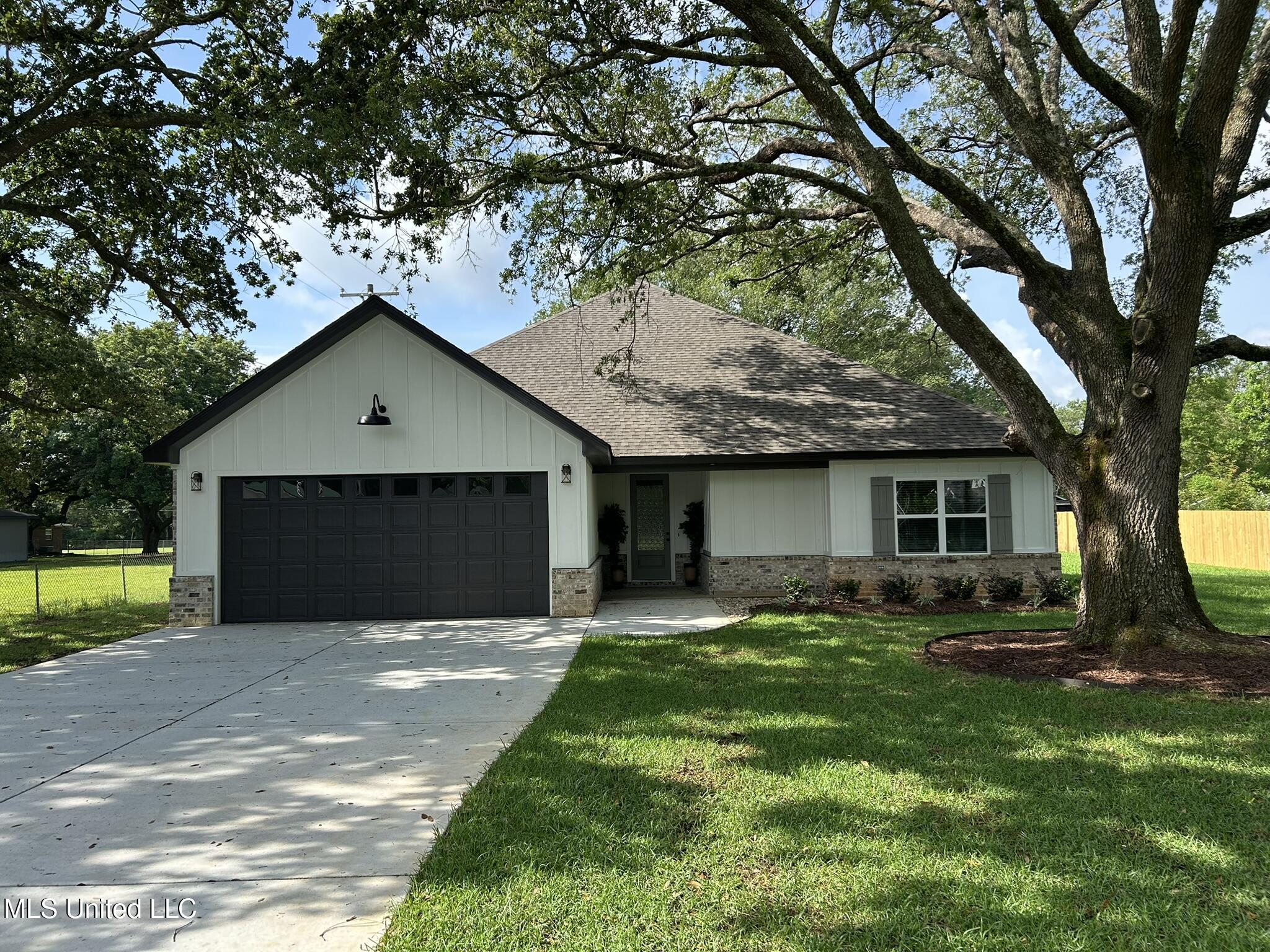 3076 Highland Avenue Property Photo 2