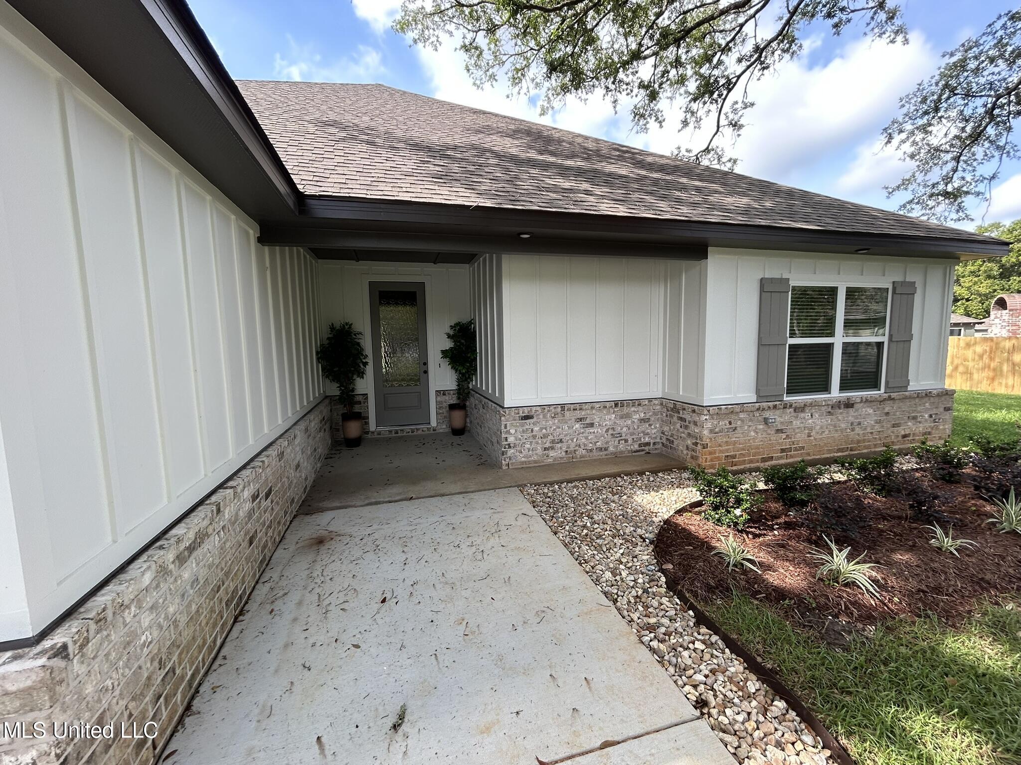 3076 Highland Avenue Property Photo 3