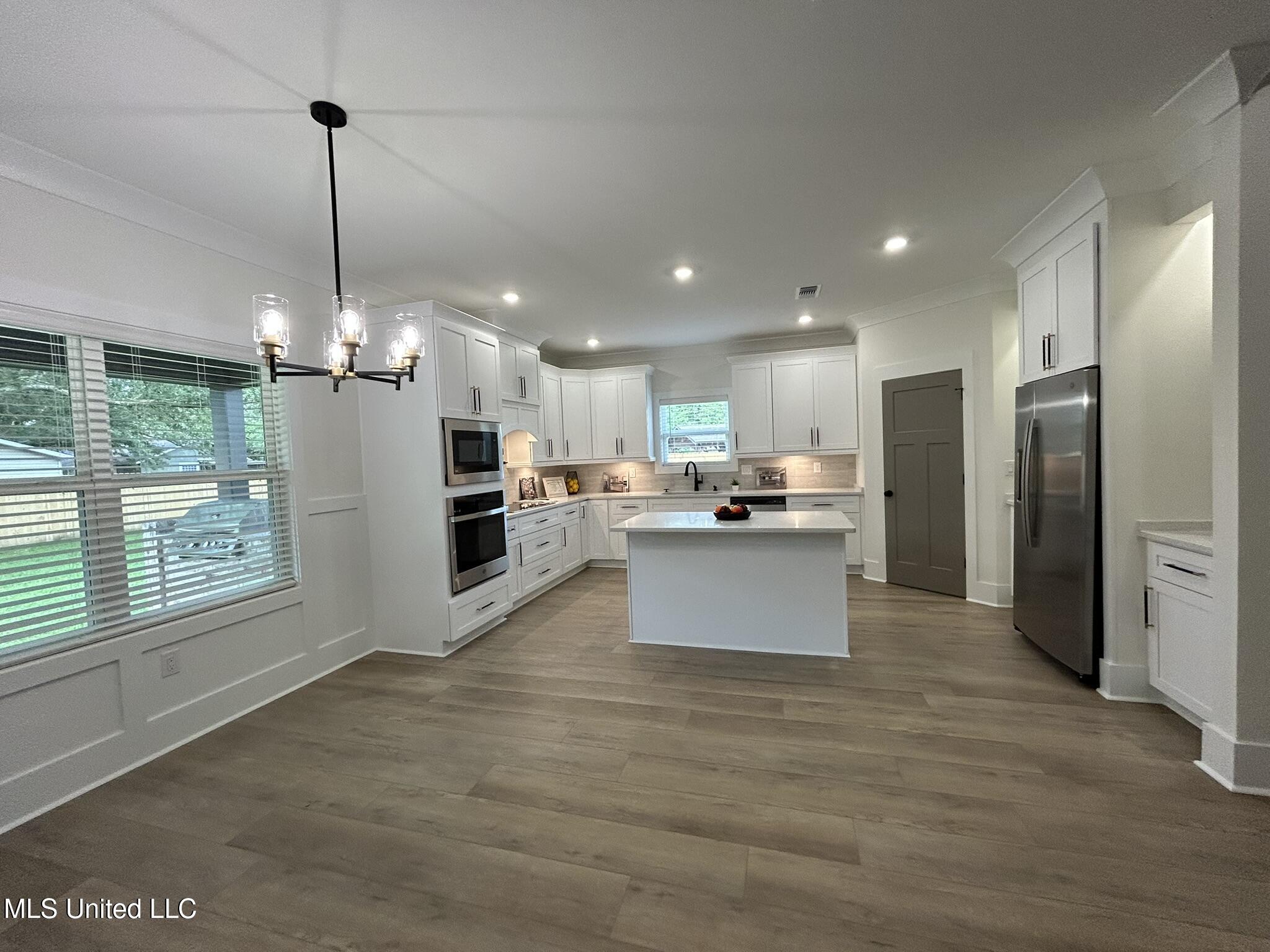 3076 Highland Avenue Property Photo 6