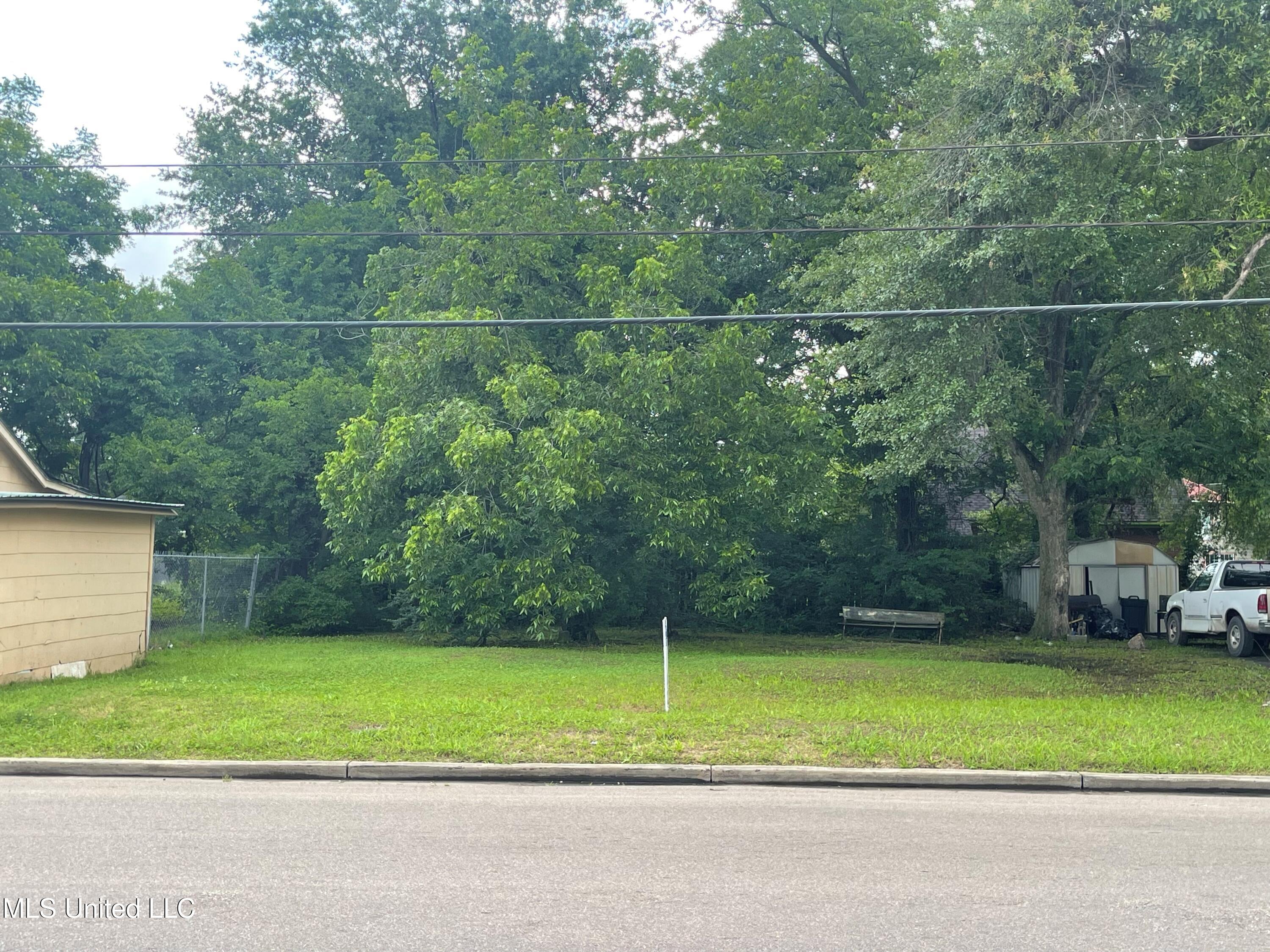 1203 S Chrisman Avenue Property Photo 2