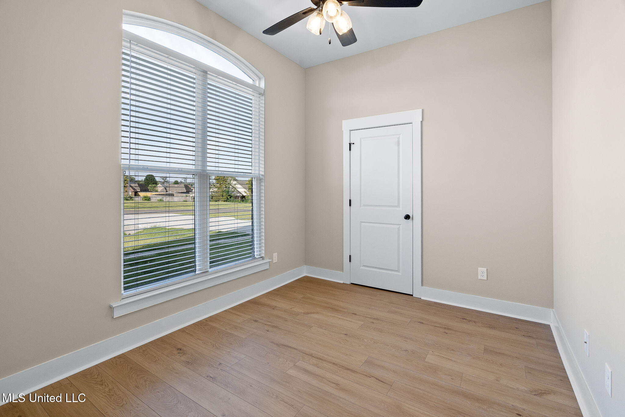 7684 Ridgefield Drive Property Photo 3