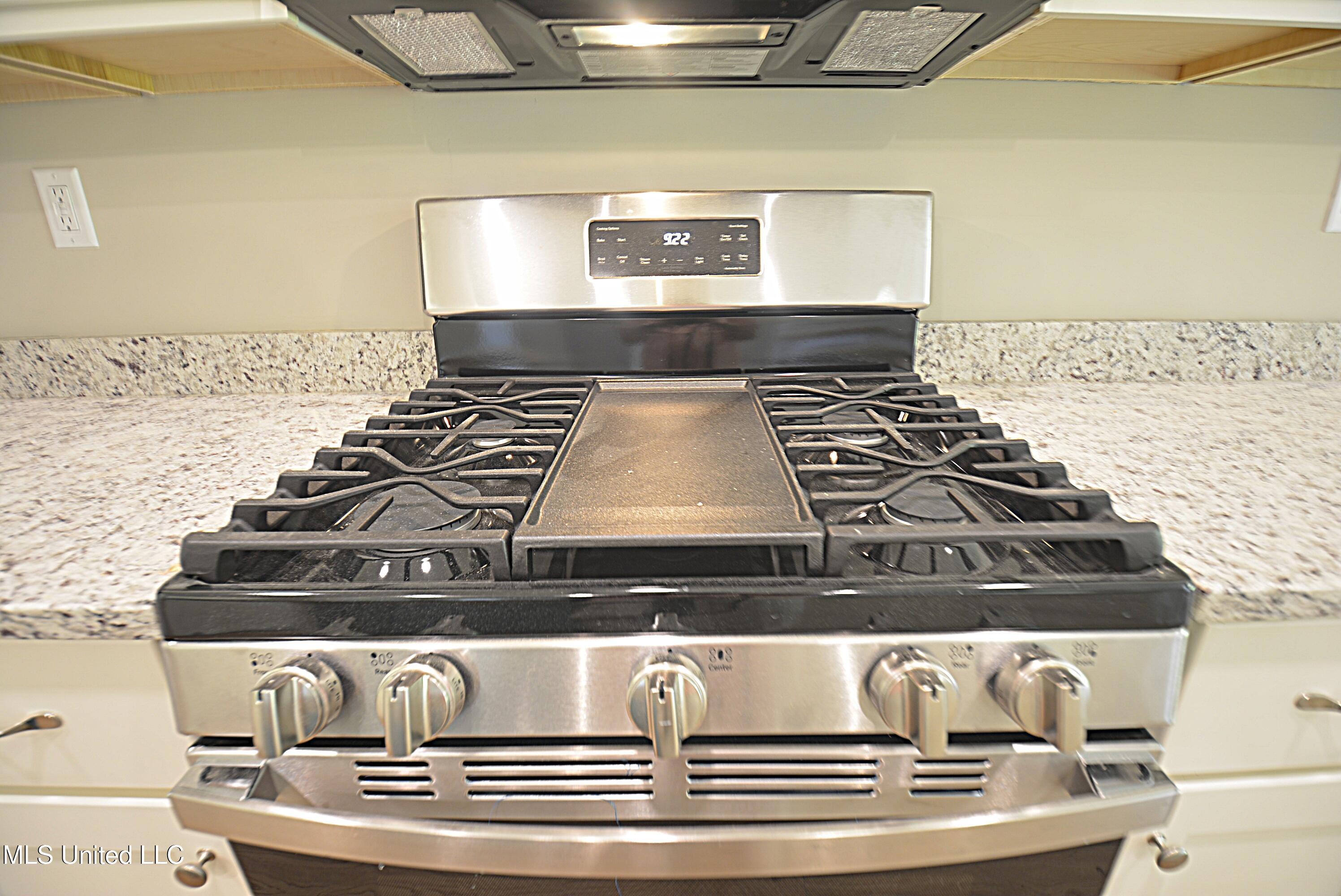 7684 Ridgefield Drive Property Photo 7