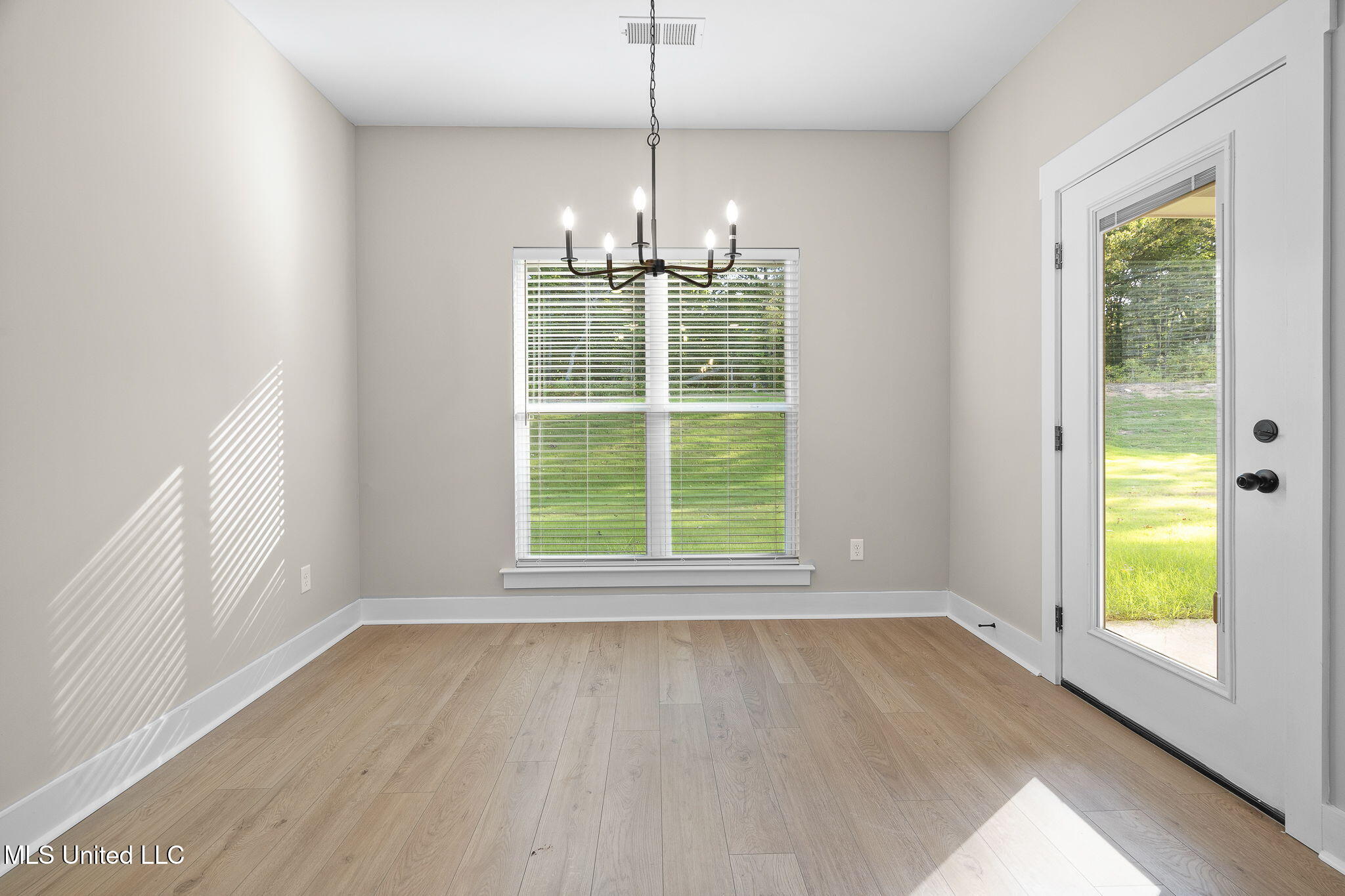 7684 Ridgefield Drive Property Photo 10