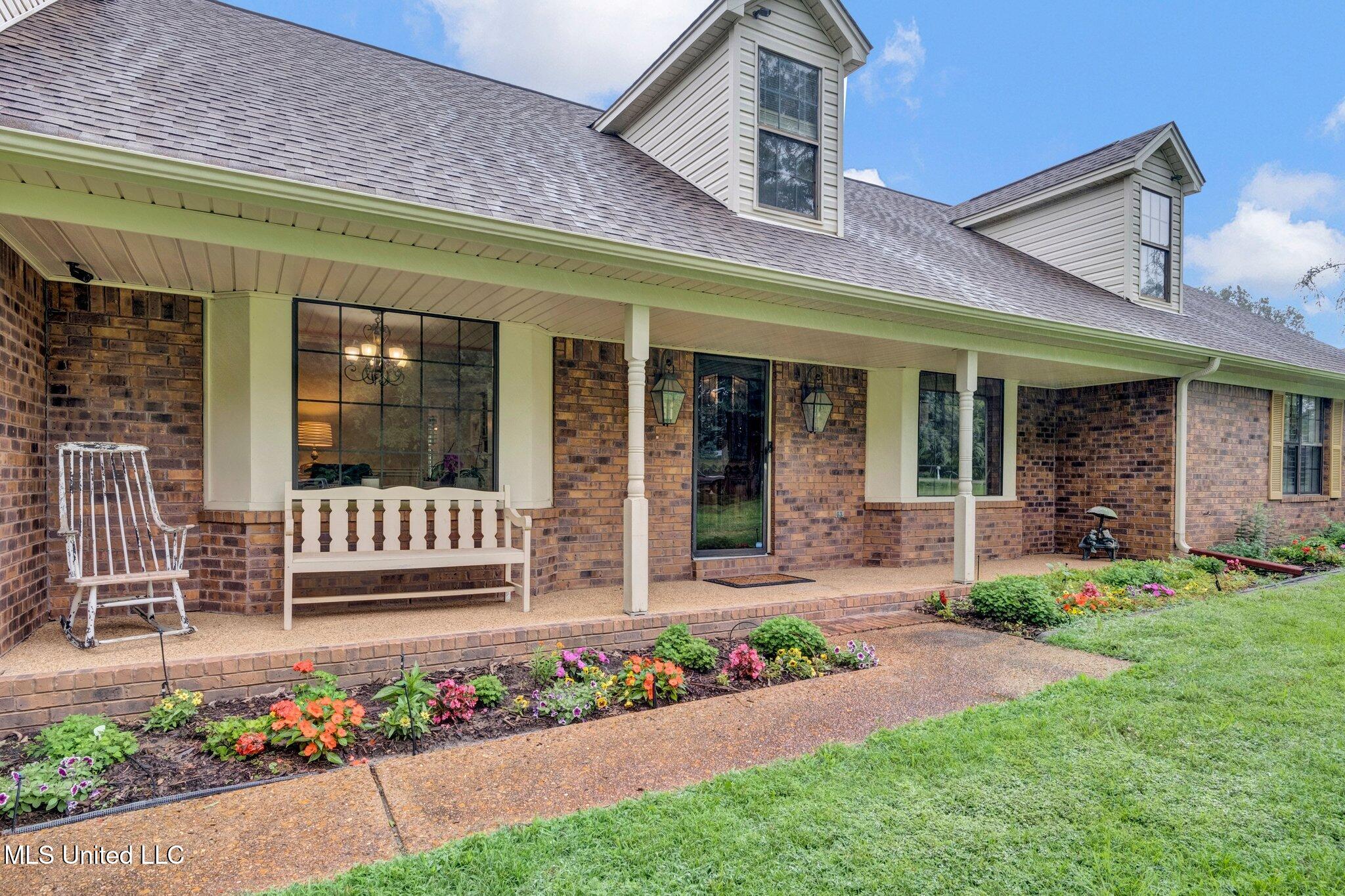 8140 Hunters Hill Cove Property Photo 1