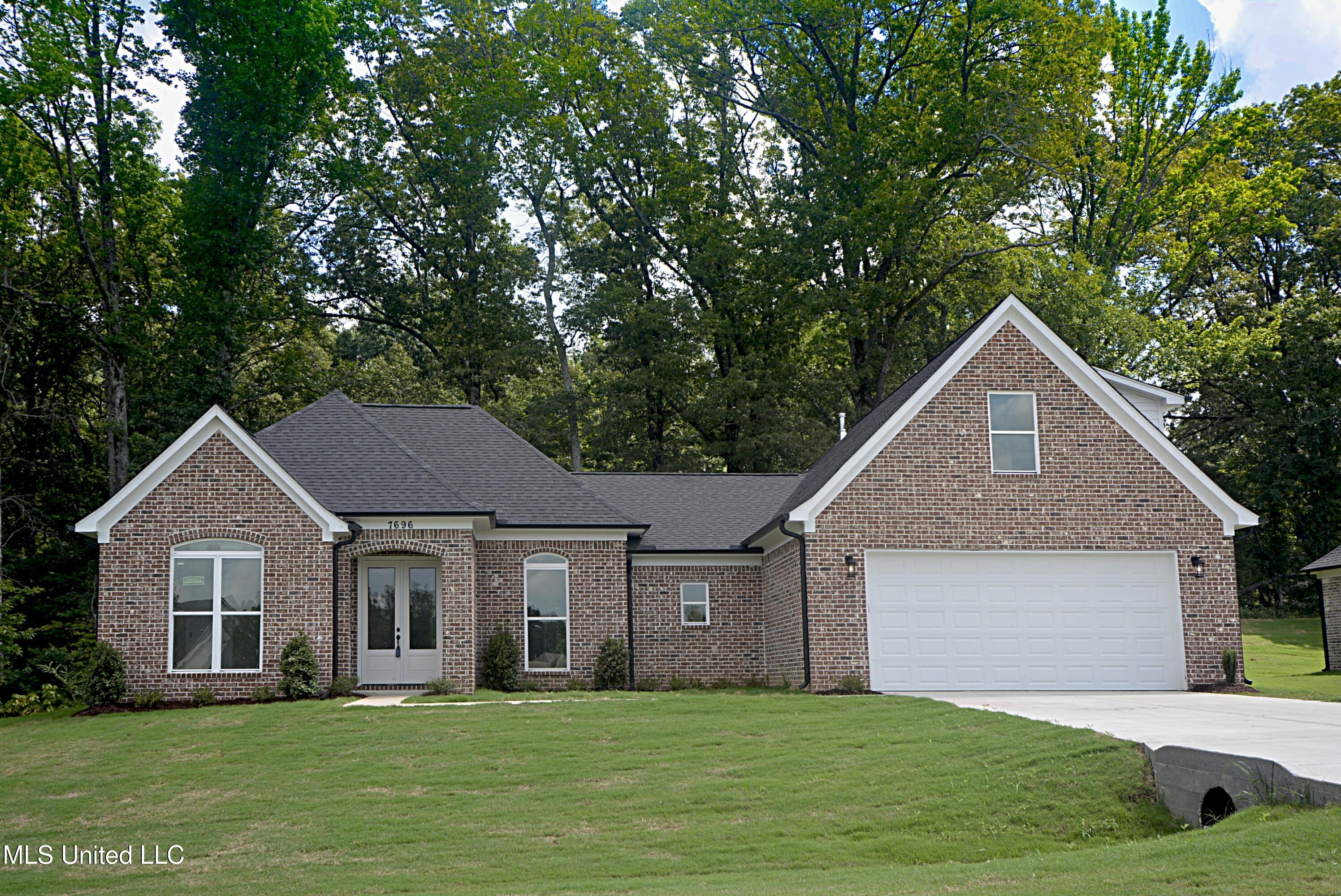 7696 Ridgefield Drive Property Photo 1