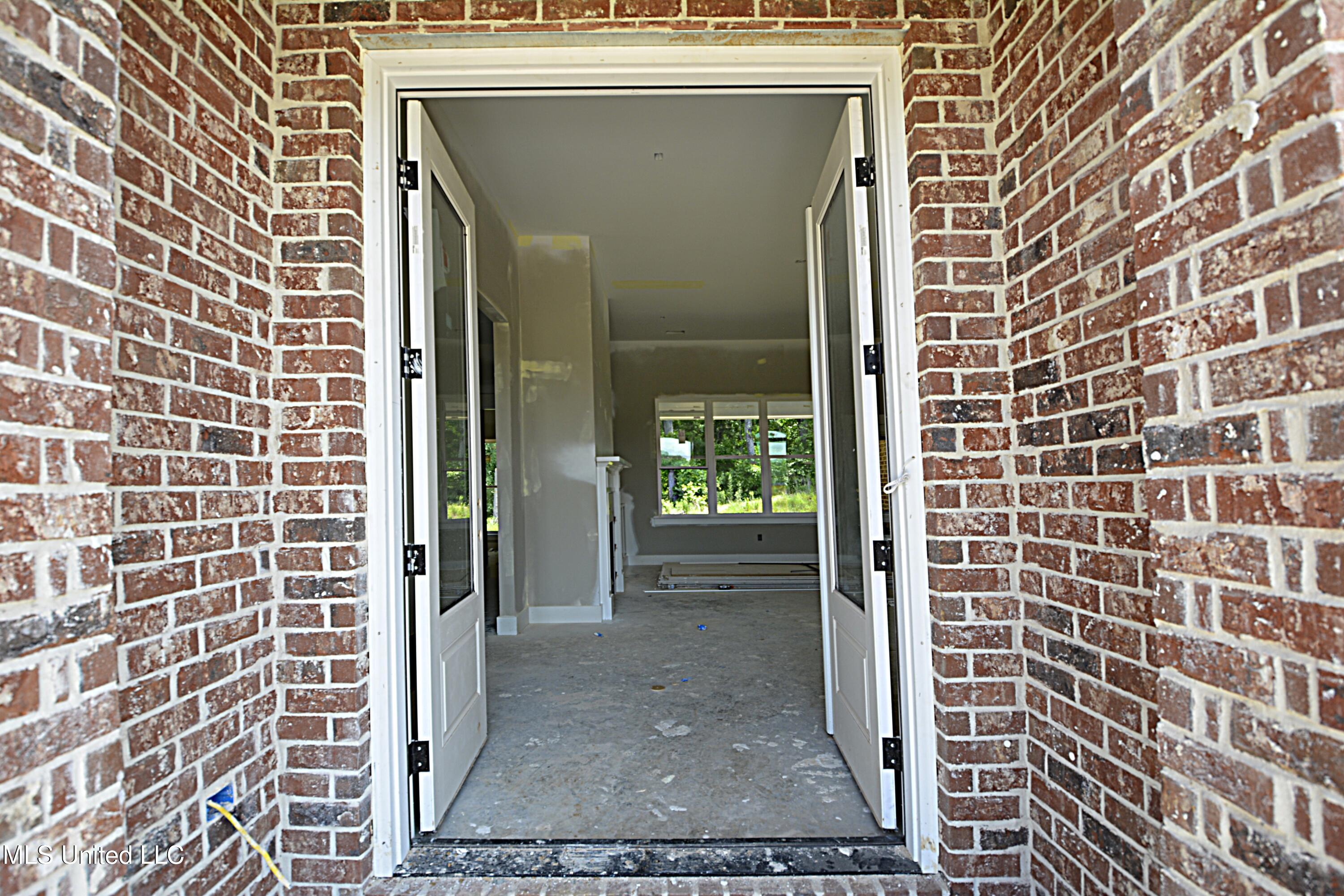 7696 Ridgefield Drive Property Photo 3