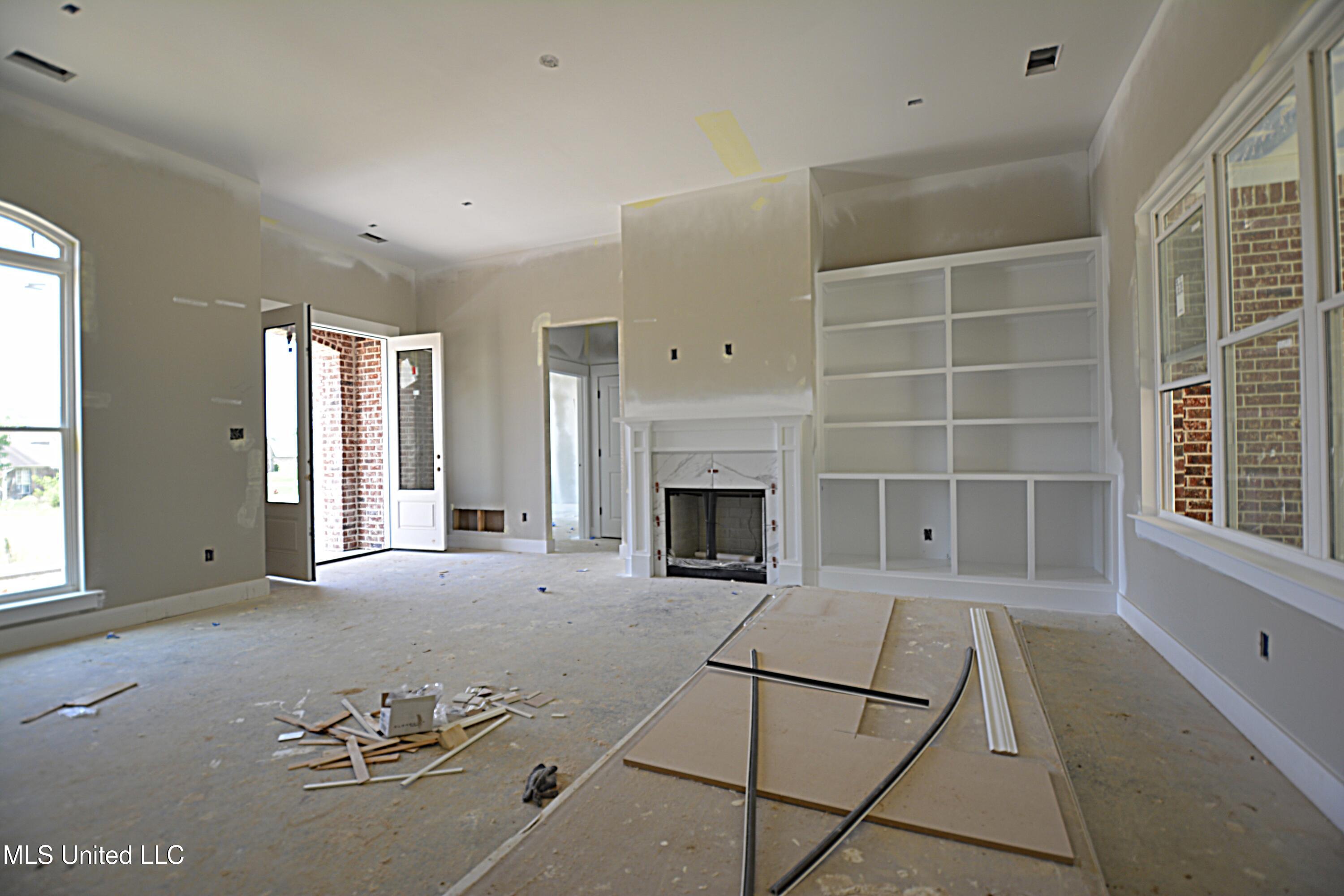 7696 Ridgefield Drive Property Photo 5