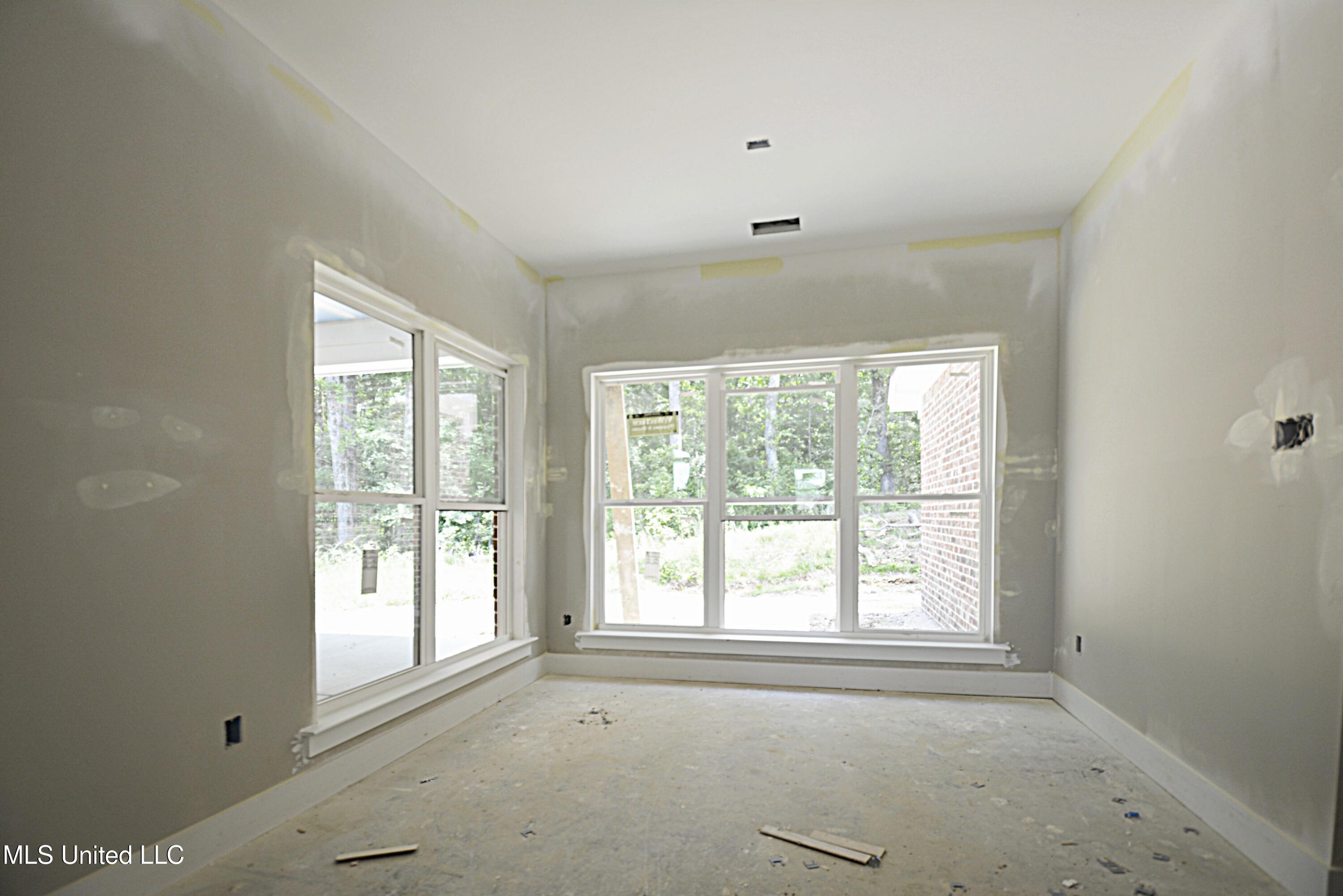 7696 Ridgefield Drive Property Photo 7