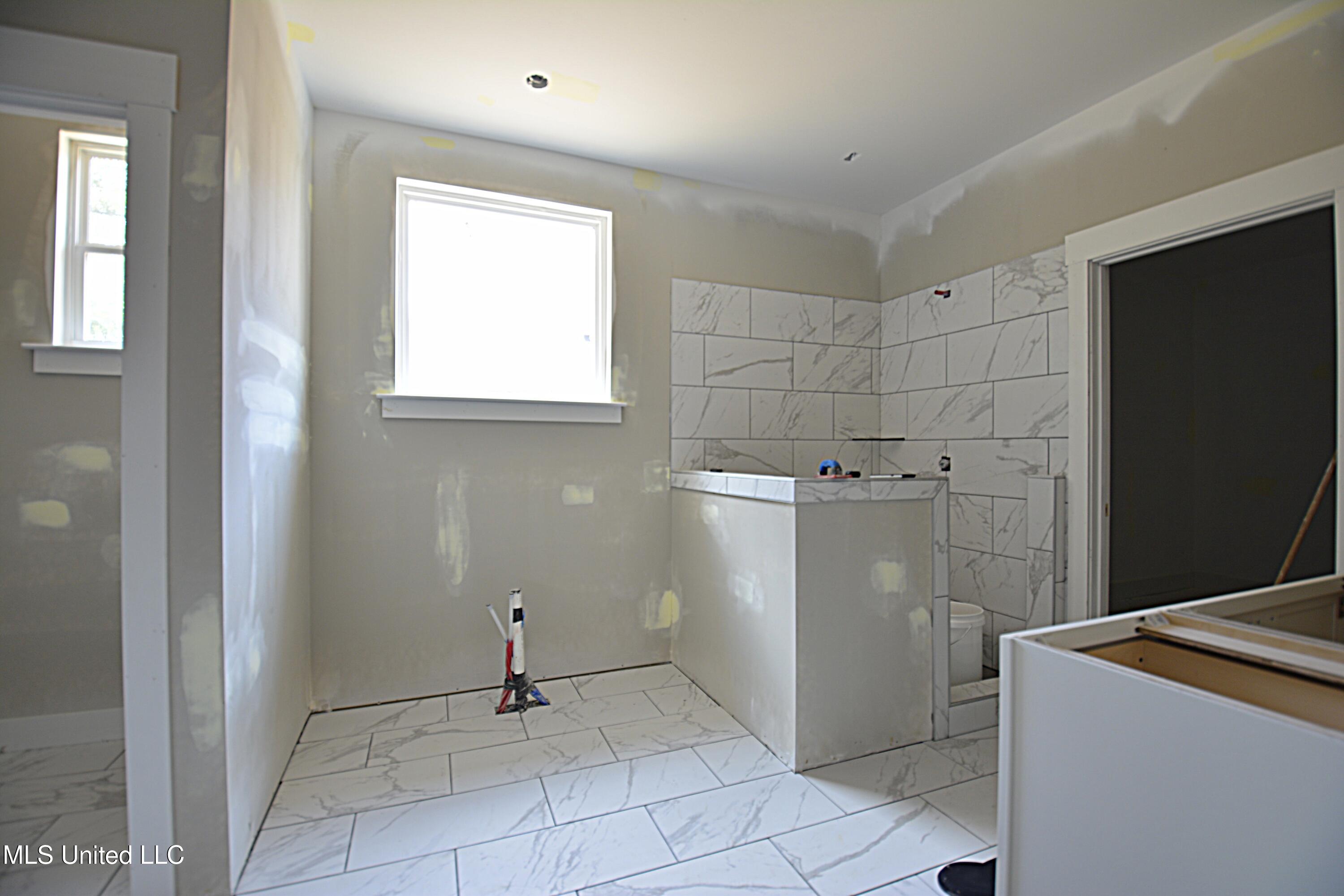 7696 Ridgefield Drive Property Photo 8