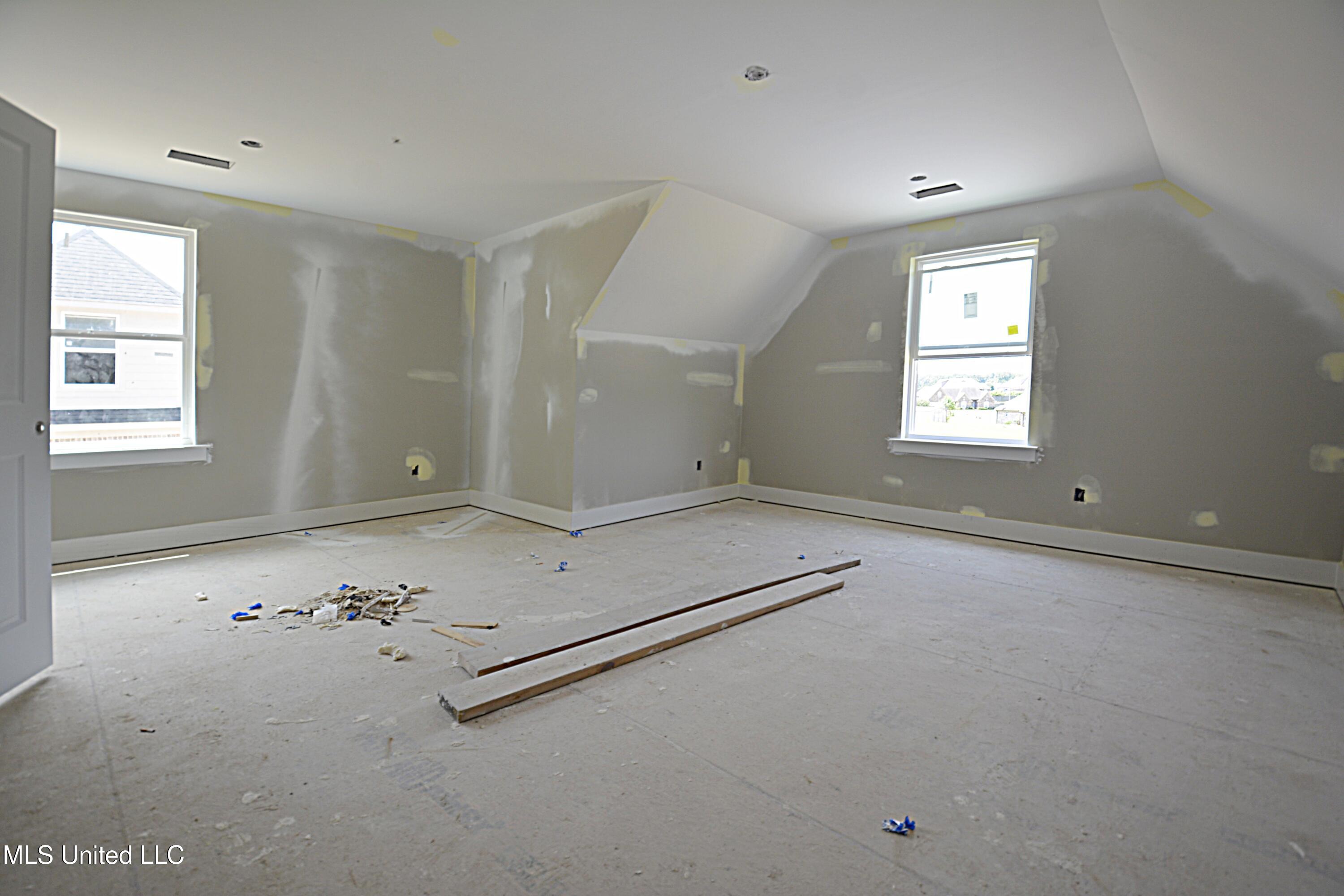 7696 Ridgefield Drive Property Photo 9