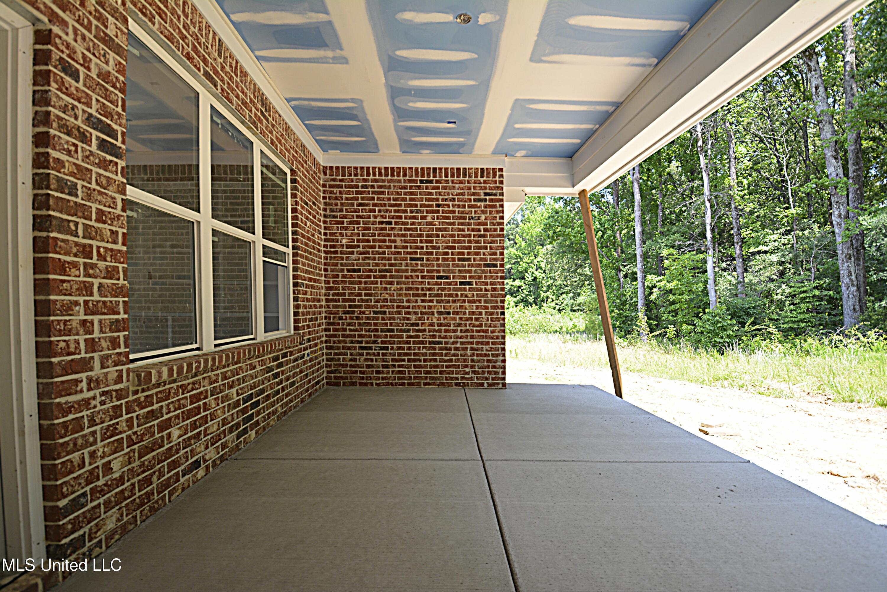 7696 Ridgefield Drive Property Photo 11