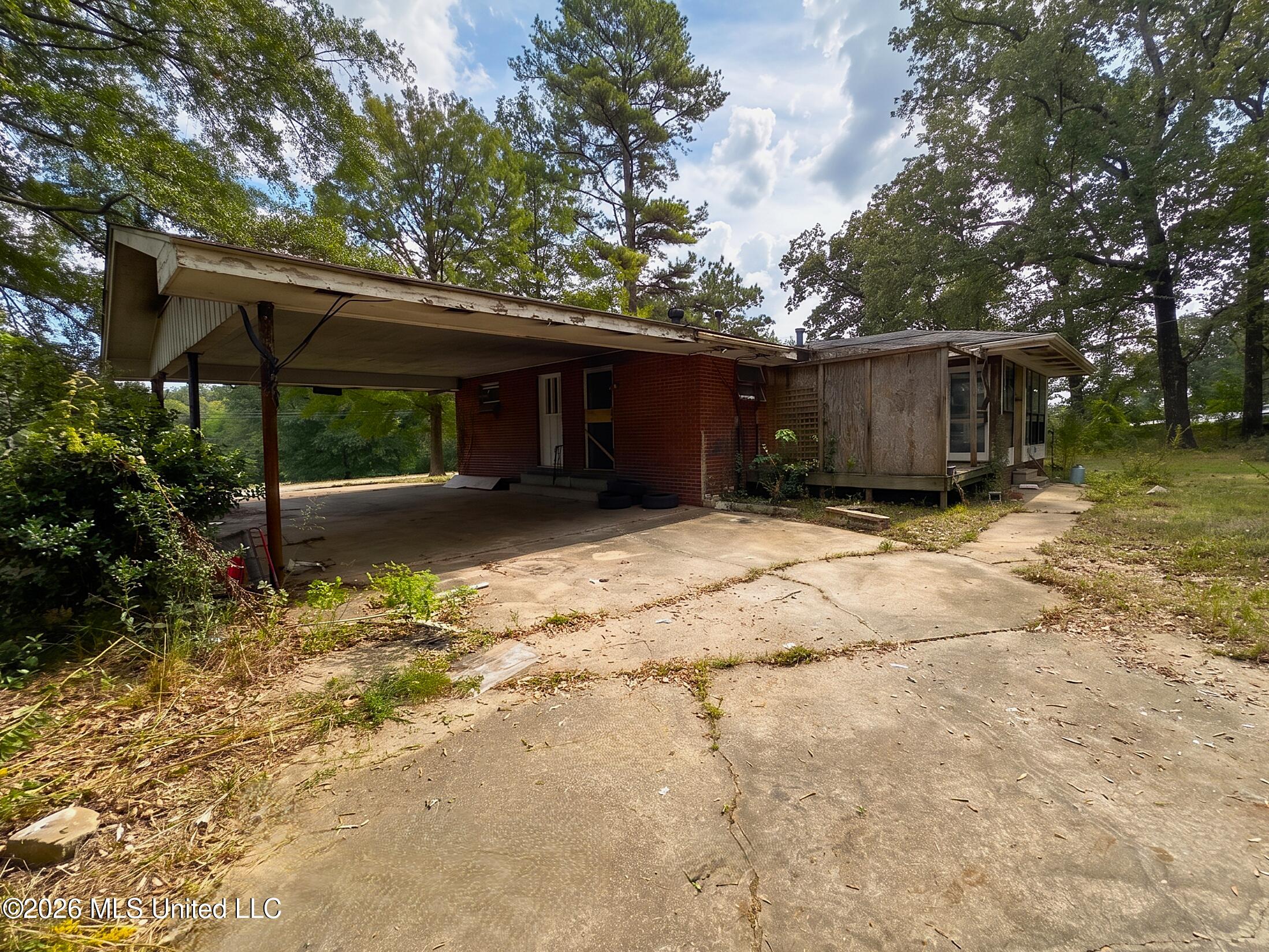 5103 Robinson Road Property Photo 3