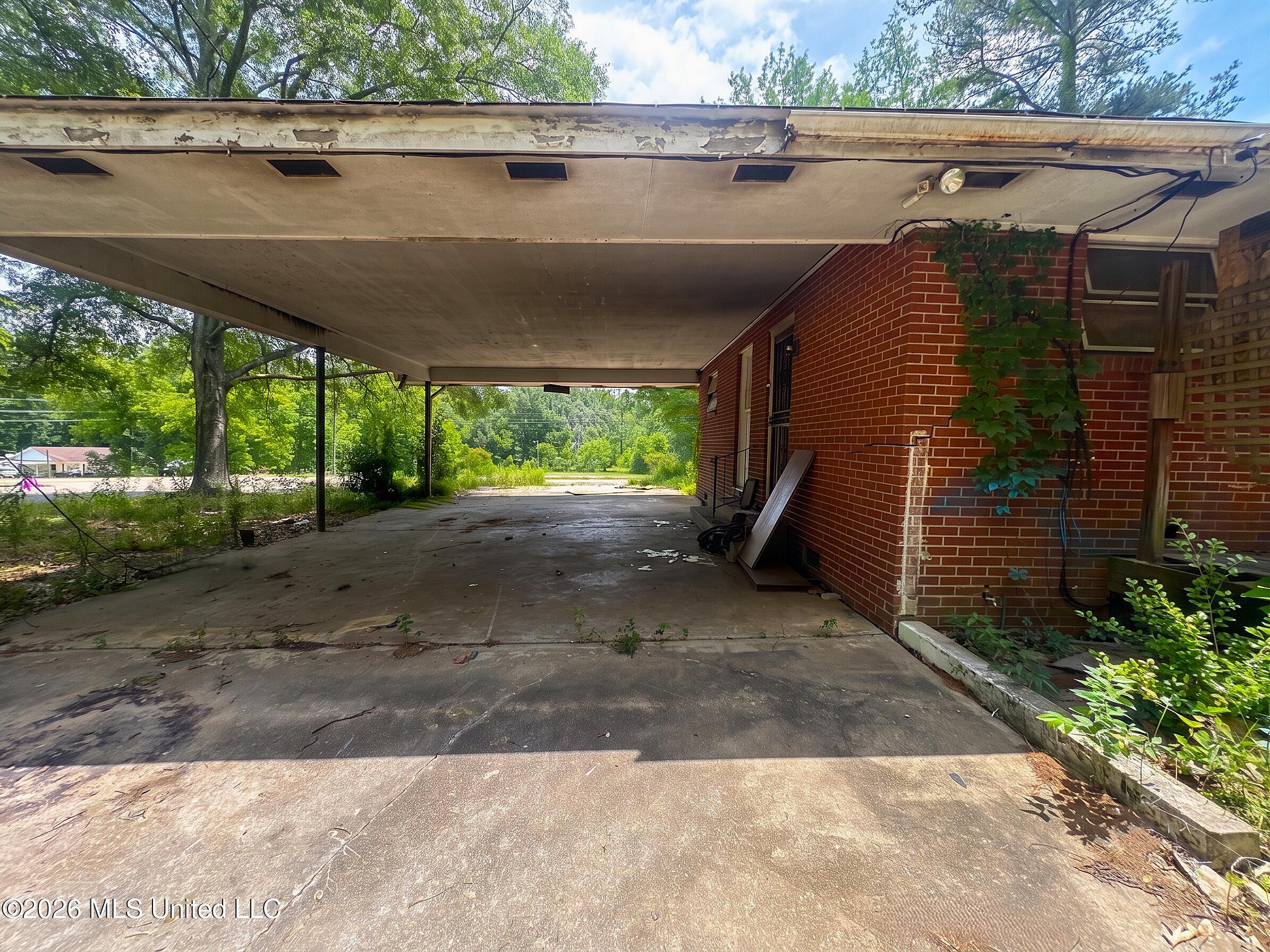 5103 Robinson Road Property Photo 4