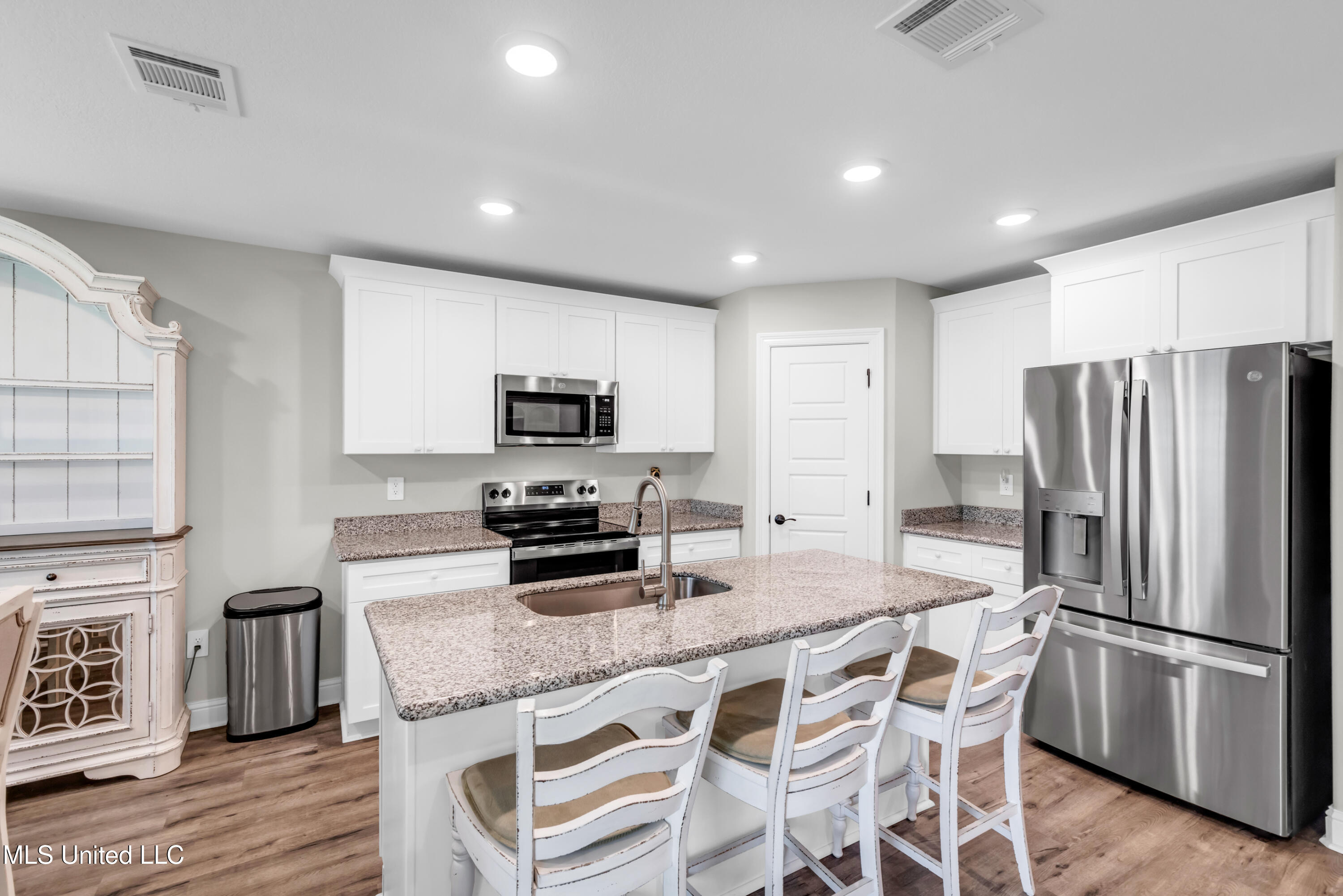 136 Pointe Breeze Way Property Photo 11