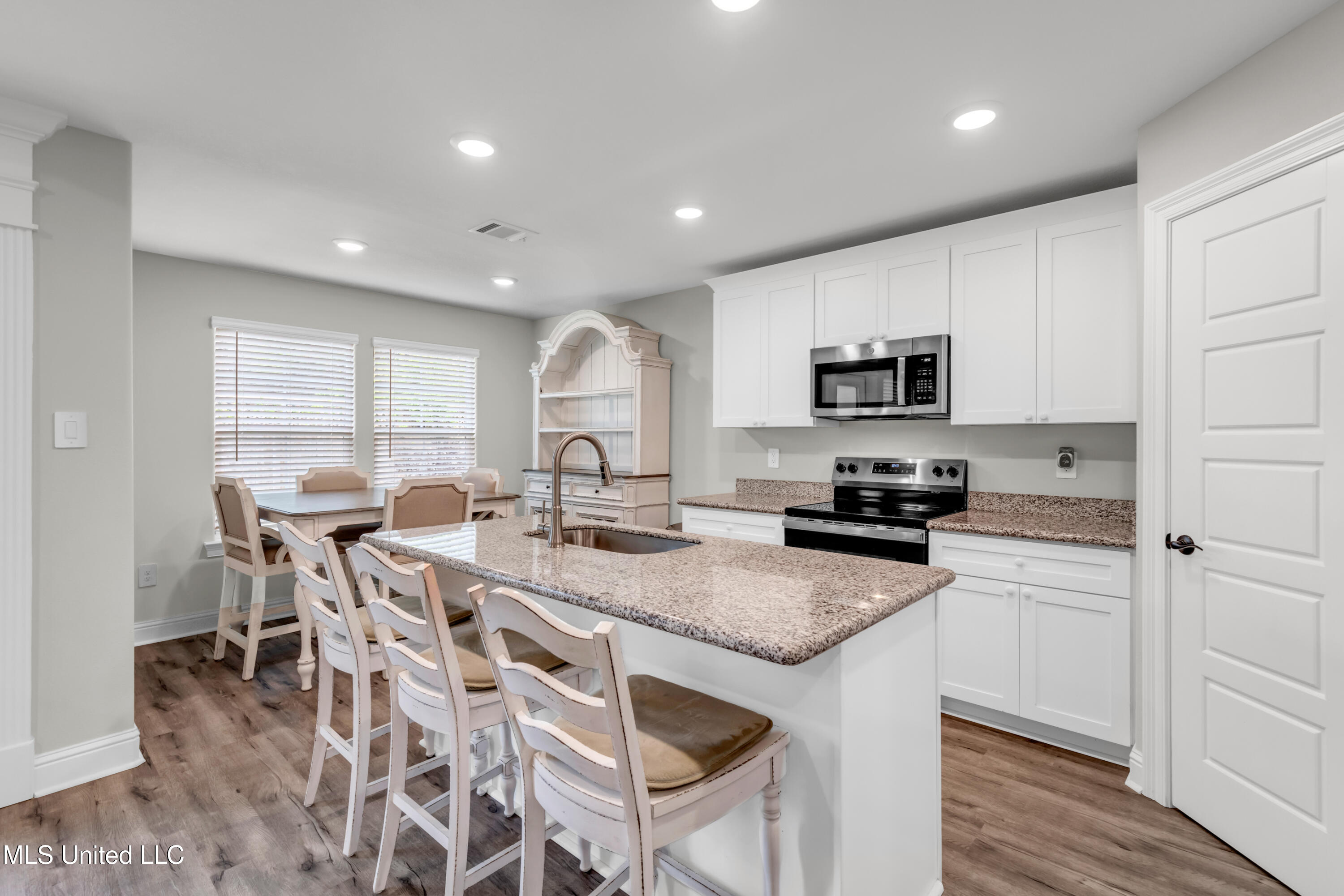 136 Pointe Breeze Way Property Photo 13