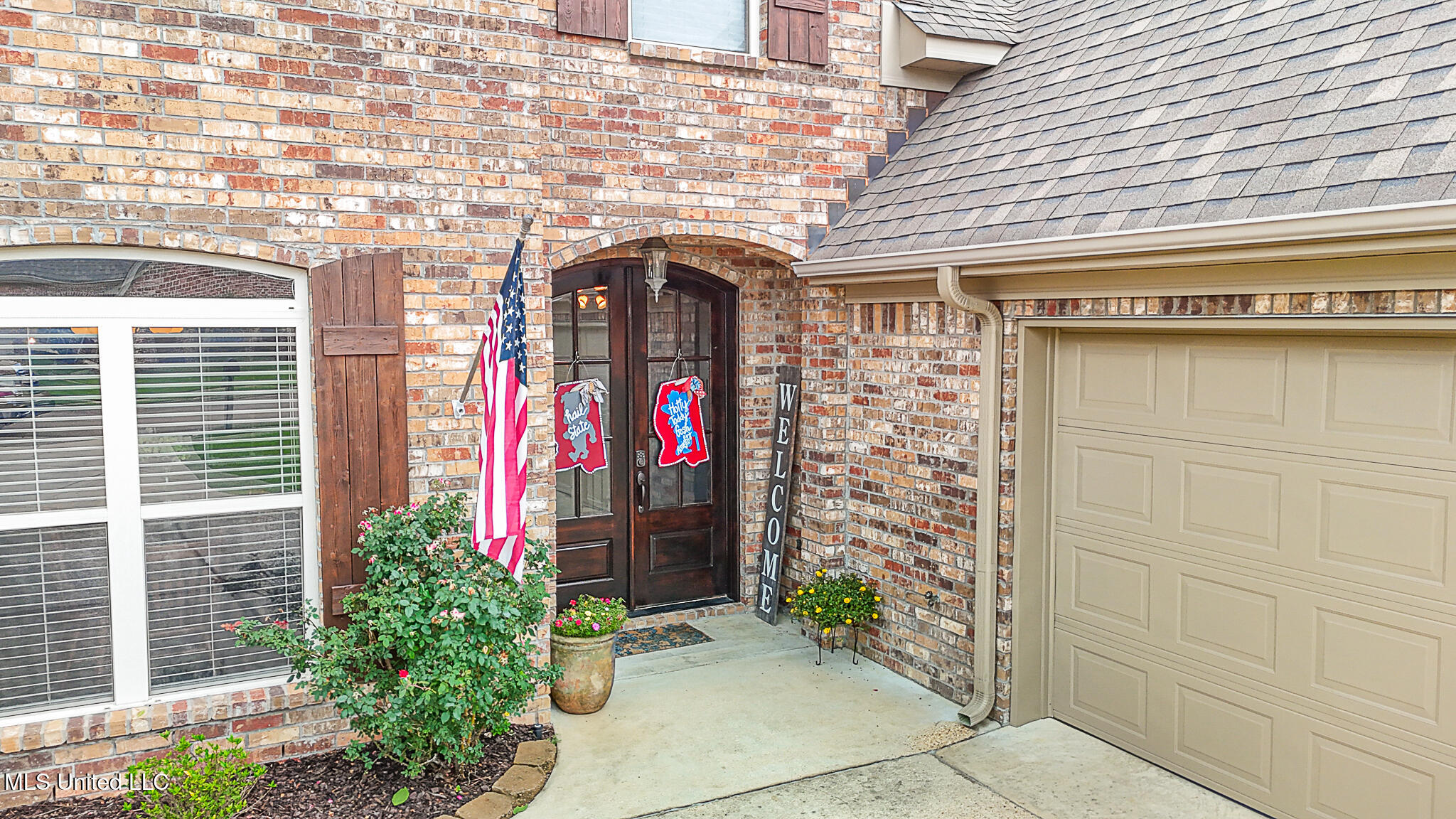 109 Elizabeth Drive Property Photo 3