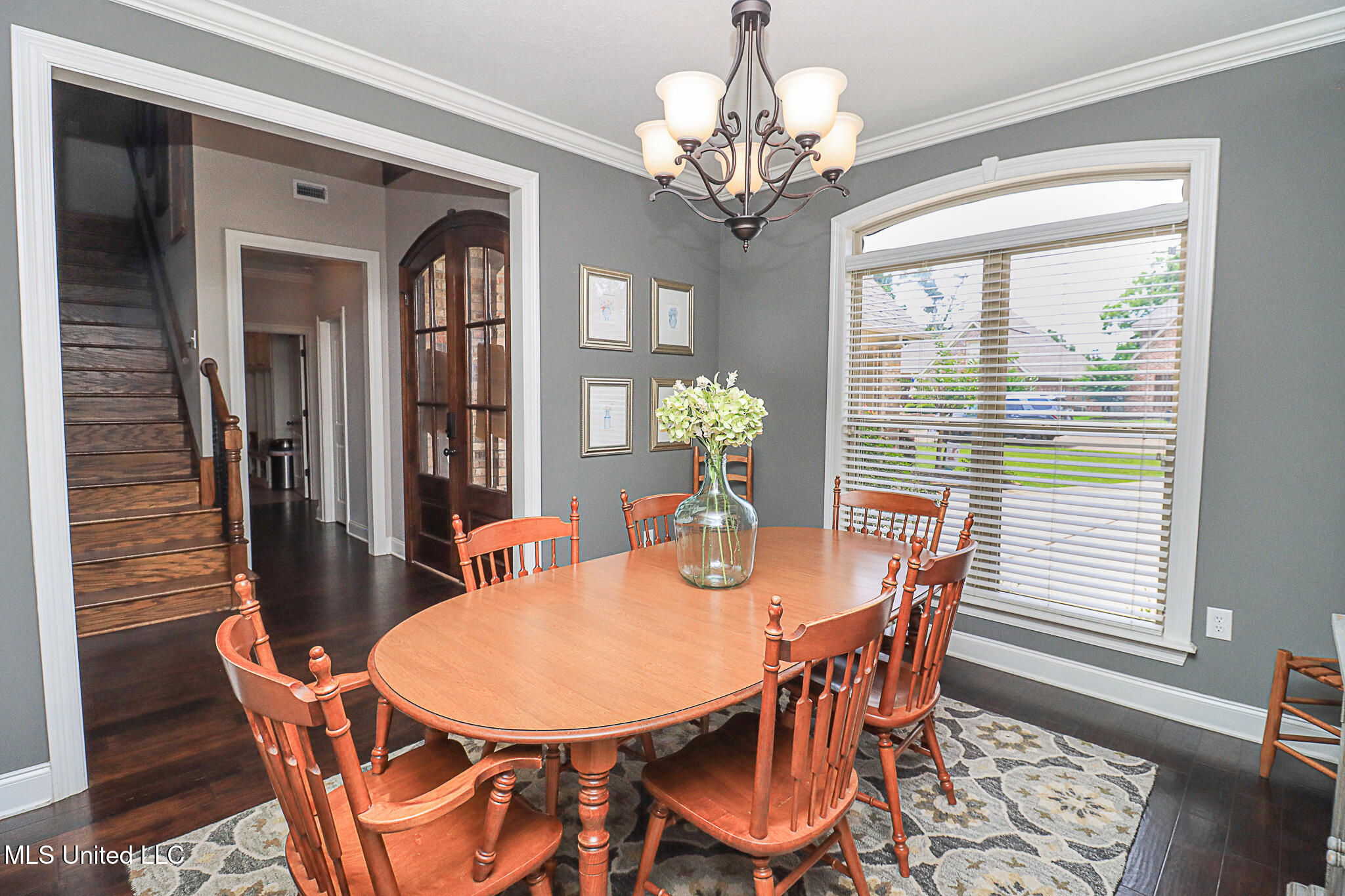 109 Elizabeth Drive Property Photo 5