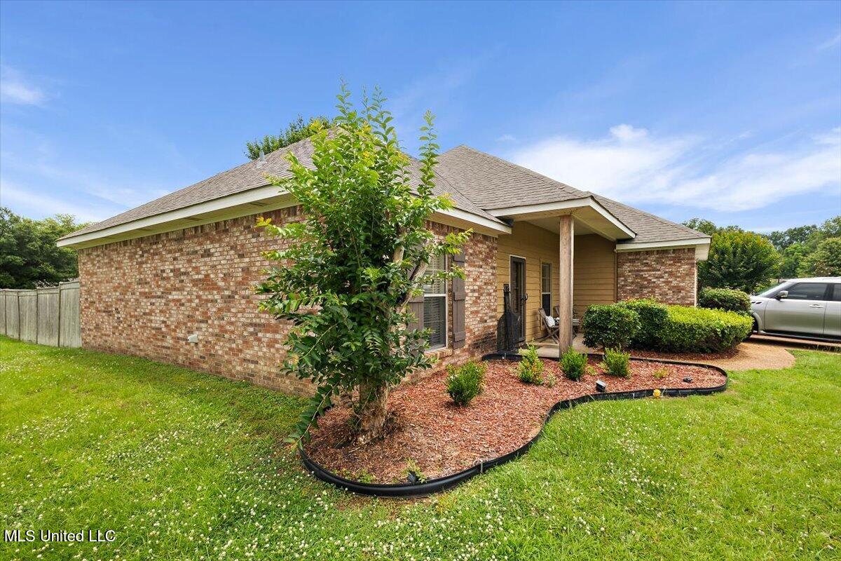 602 Oakview Way Property Photo 2