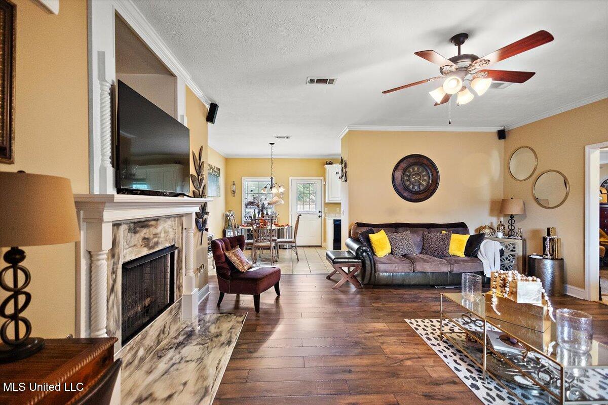 602 Oakview Way Property Photo 5