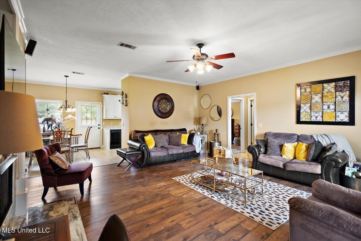 602 Oakview Way Property Photo 6