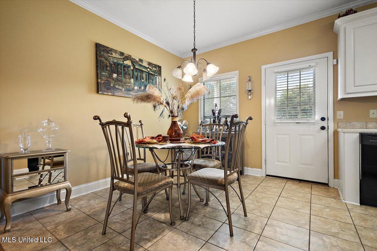 602 Oakview Way Property Photo 8