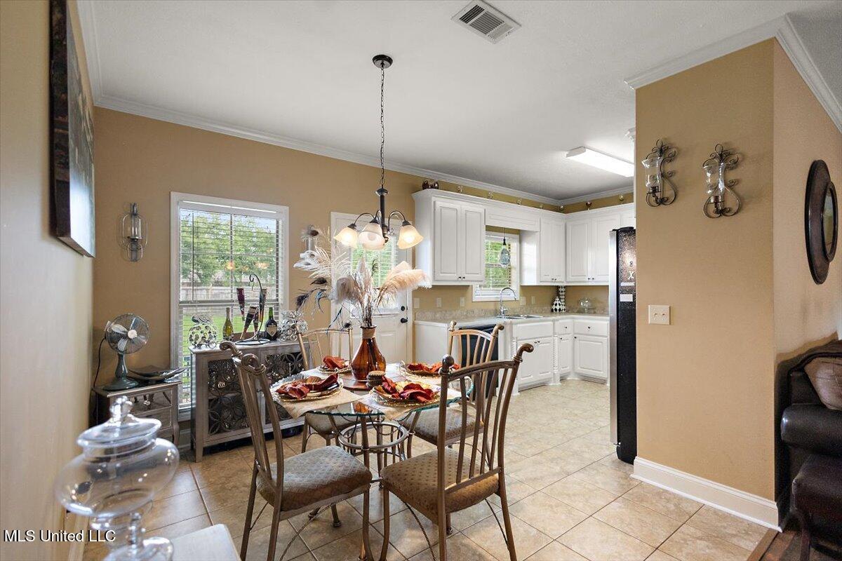 602 Oakview Way Property Photo 9
