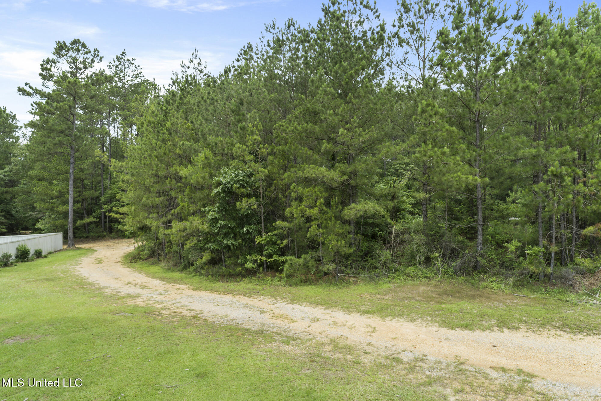 2 S Of Fields Property Photo 8