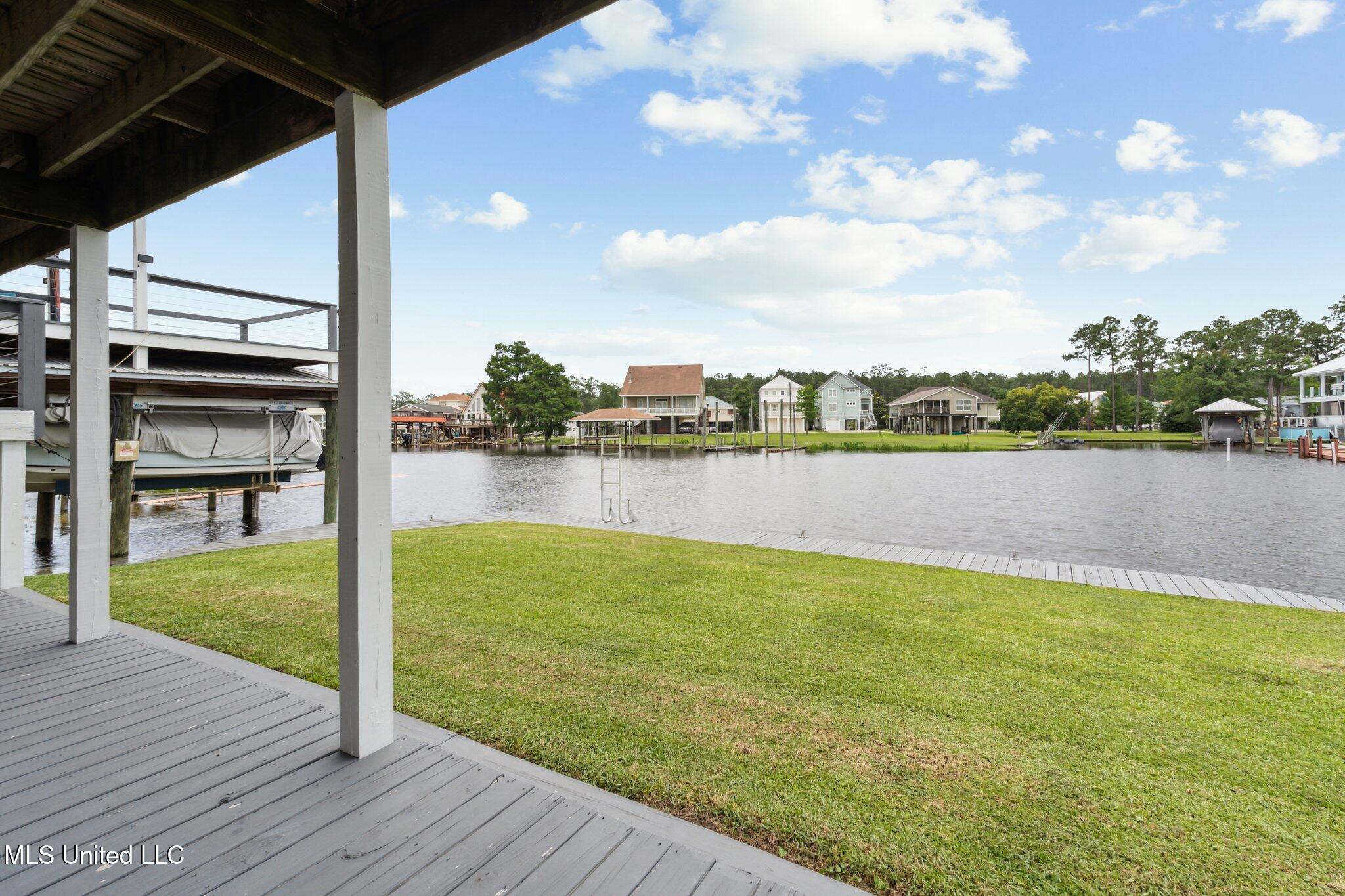 6241 Shawnee Street Property Photo 3