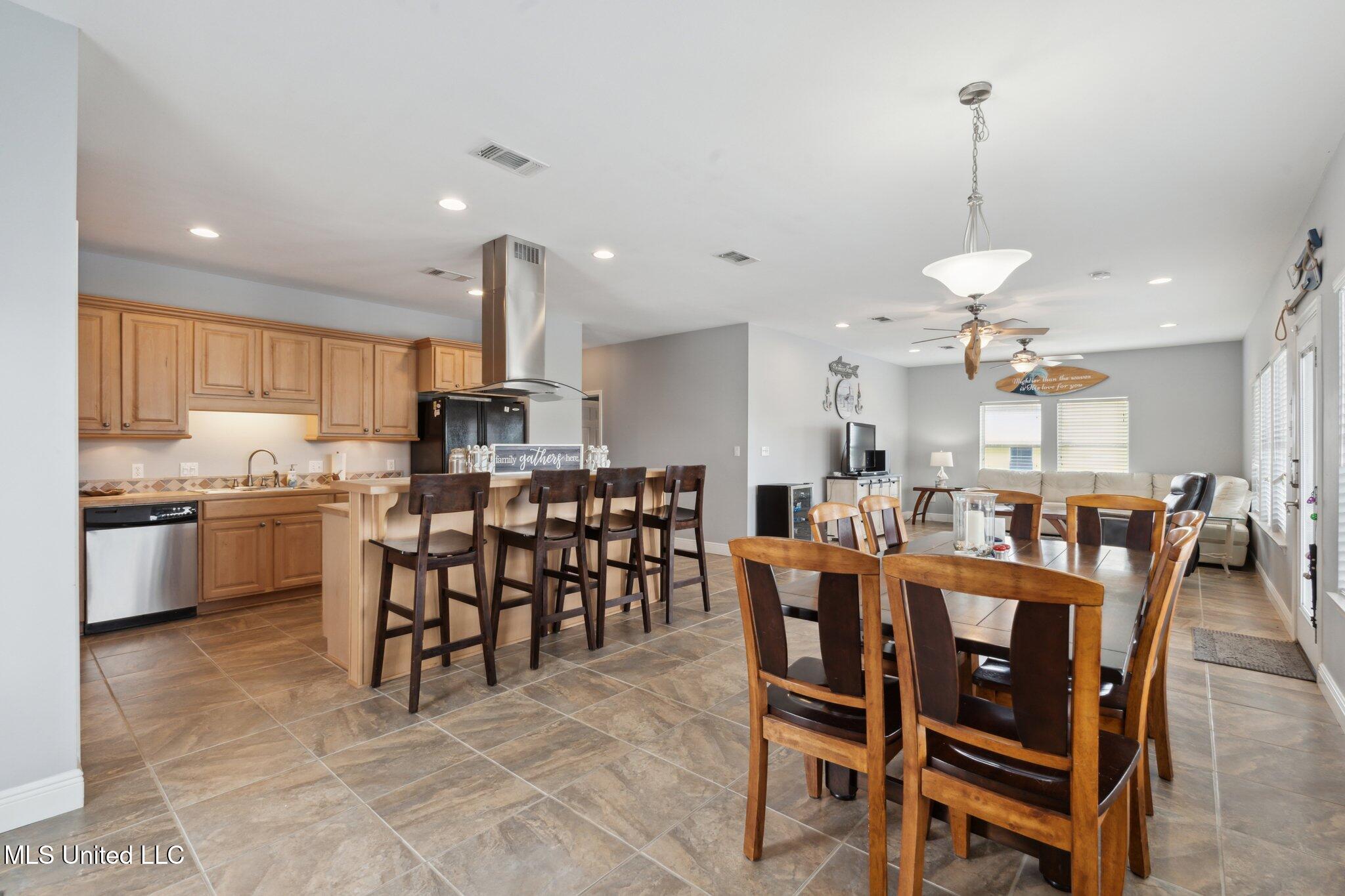 6241 Shawnee Street Property Photo 4