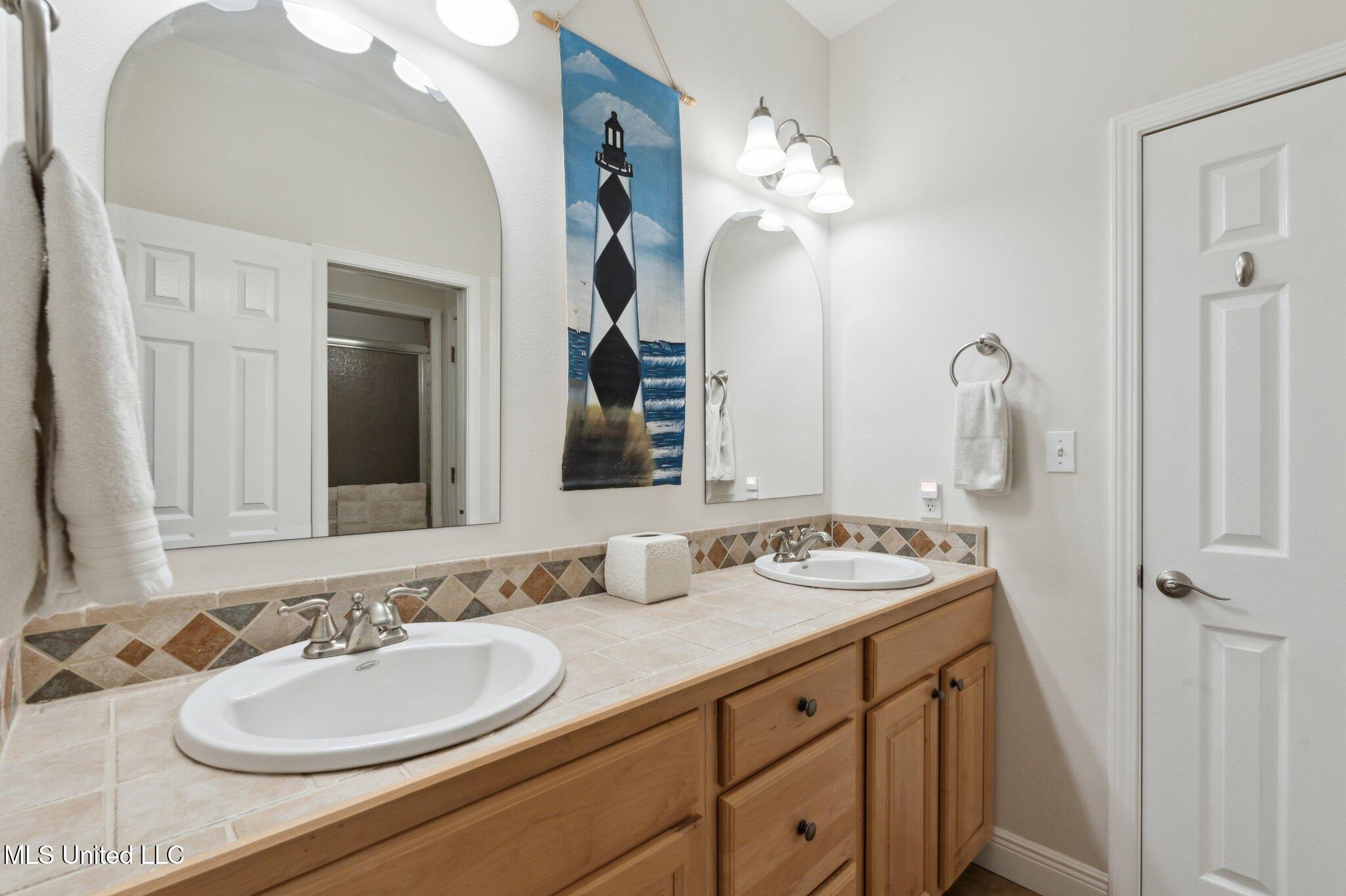 6241 Shawnee Street Property Photo 8