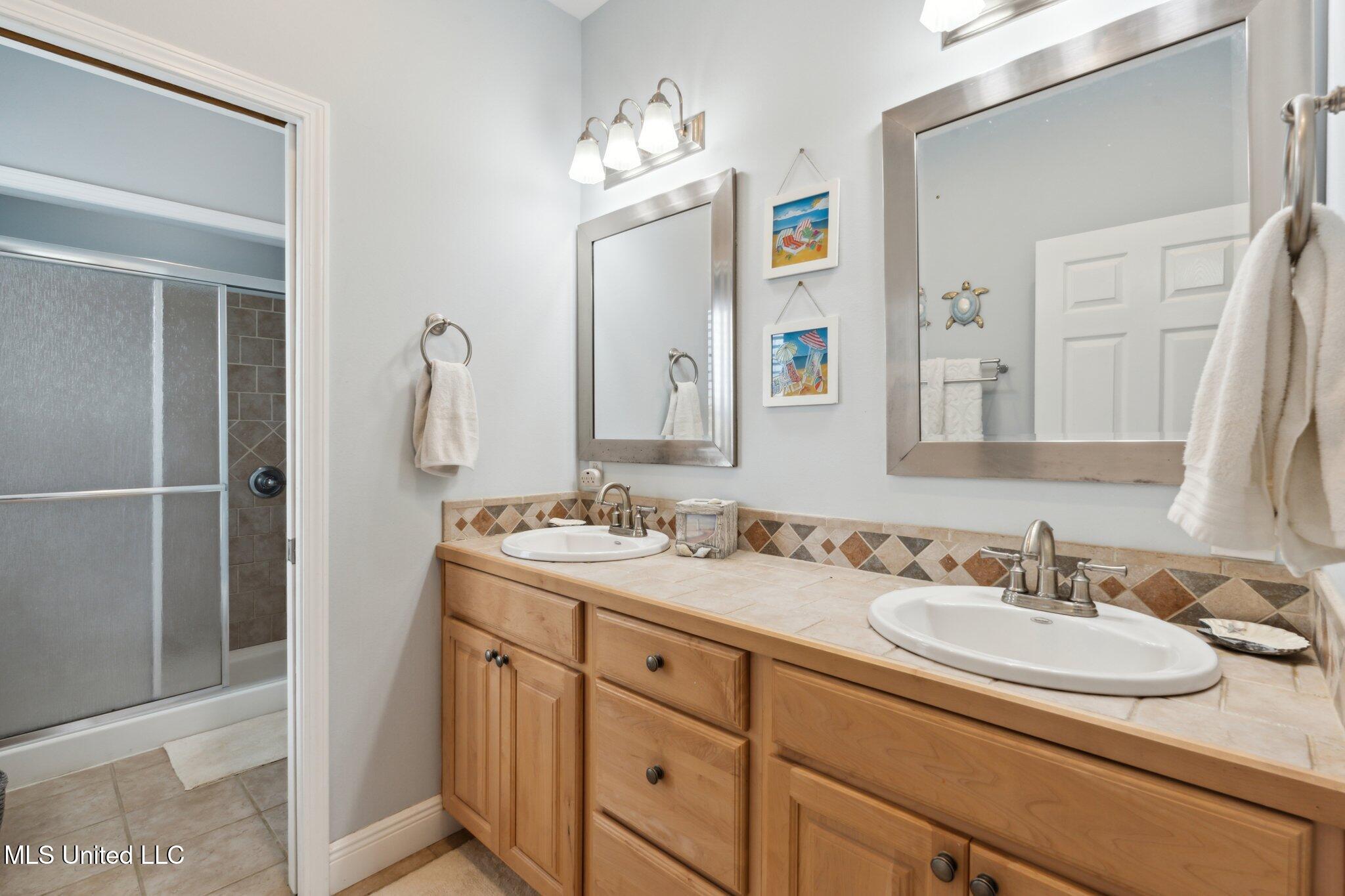 6241 Shawnee Street Property Photo 11